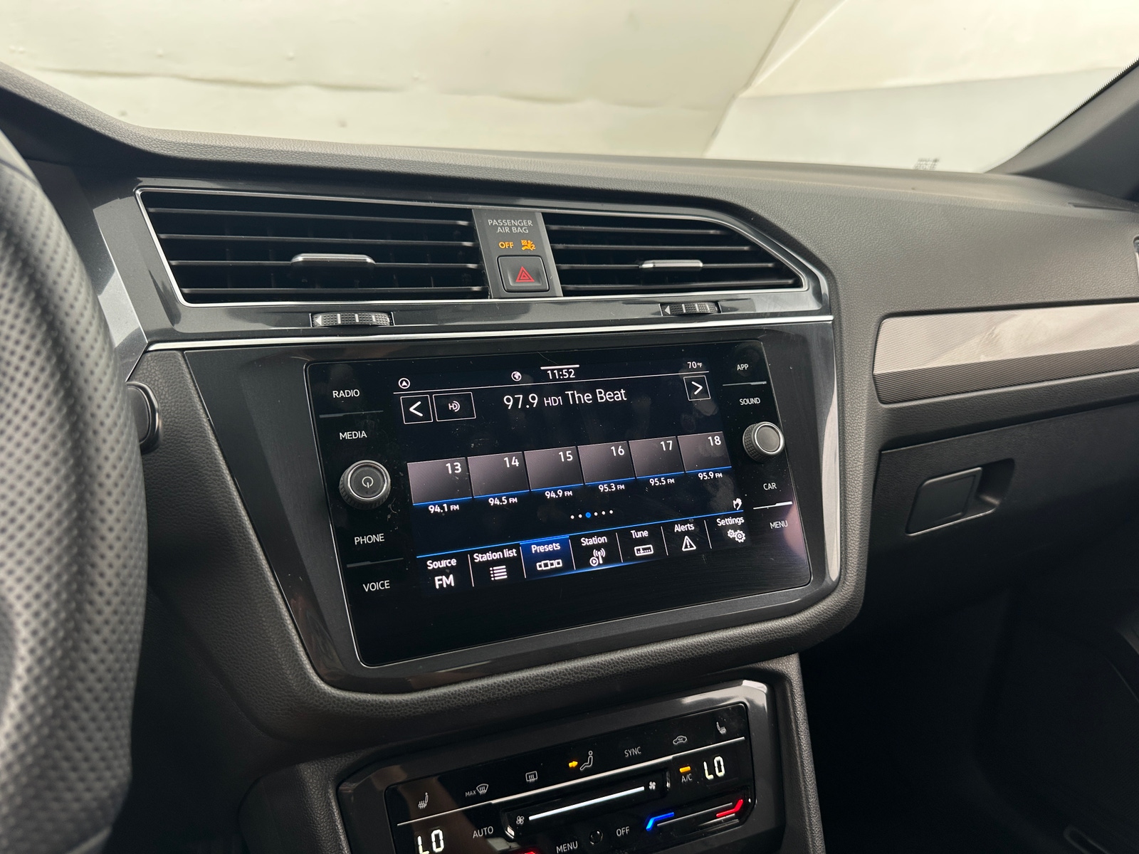 Thumbnail: 2022 Volkswagen Tiguan - 3
