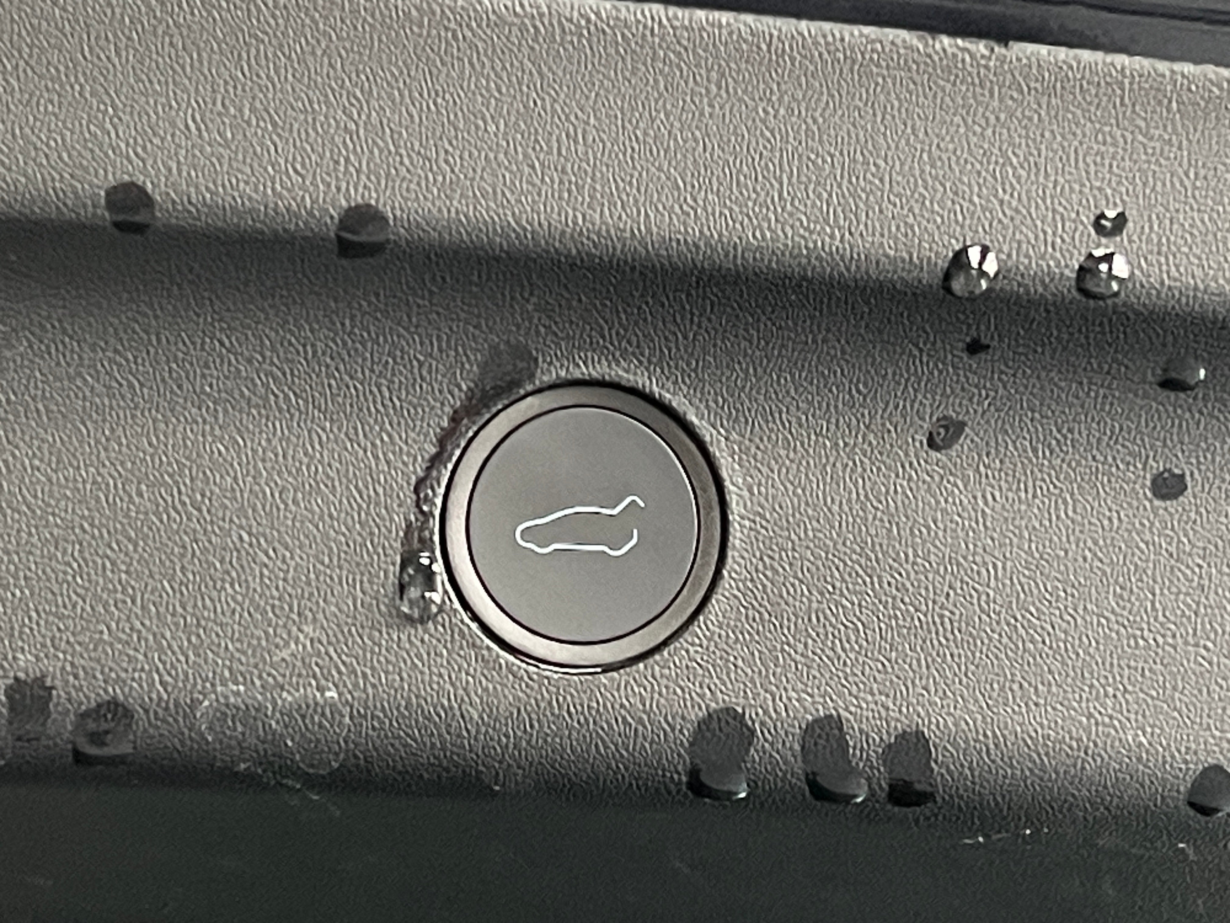 Used 2024 Tesla Model Y Long Range with VIN 7SAYGDED1RF015268 for sale in Oak Creek, WI