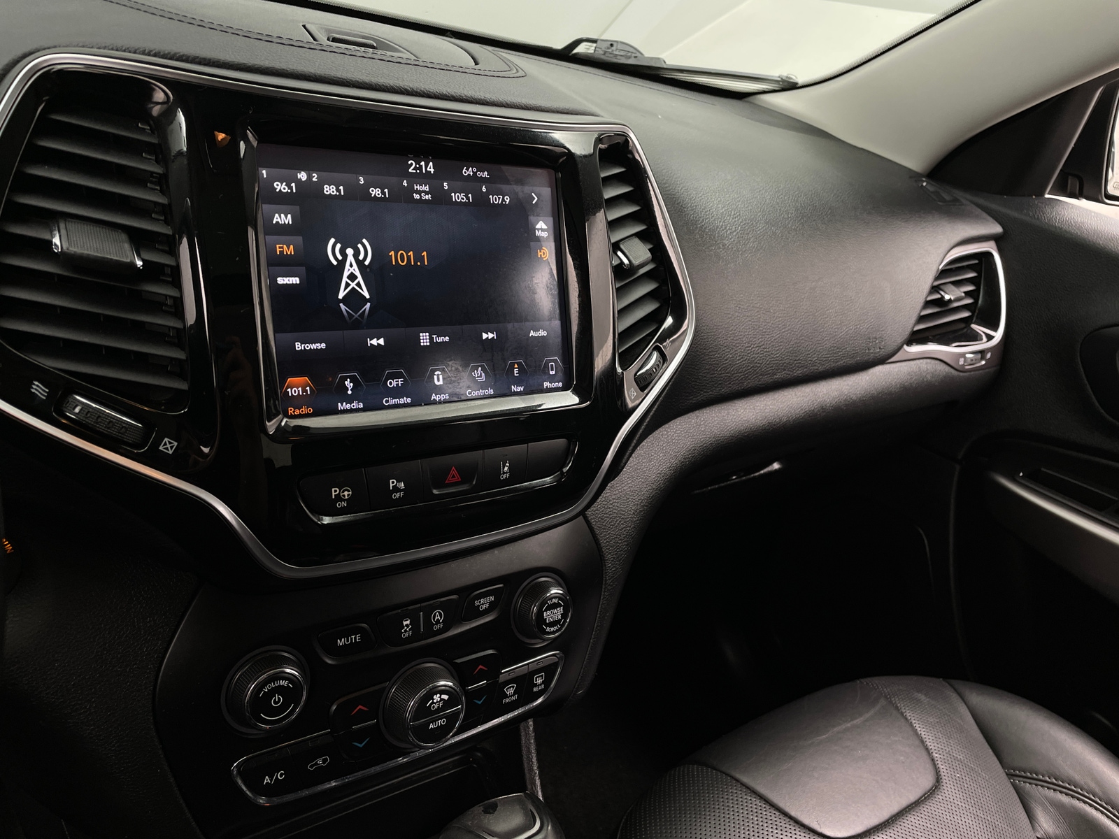 Thumbnail: 2019 Jeep Cherokee - 3
