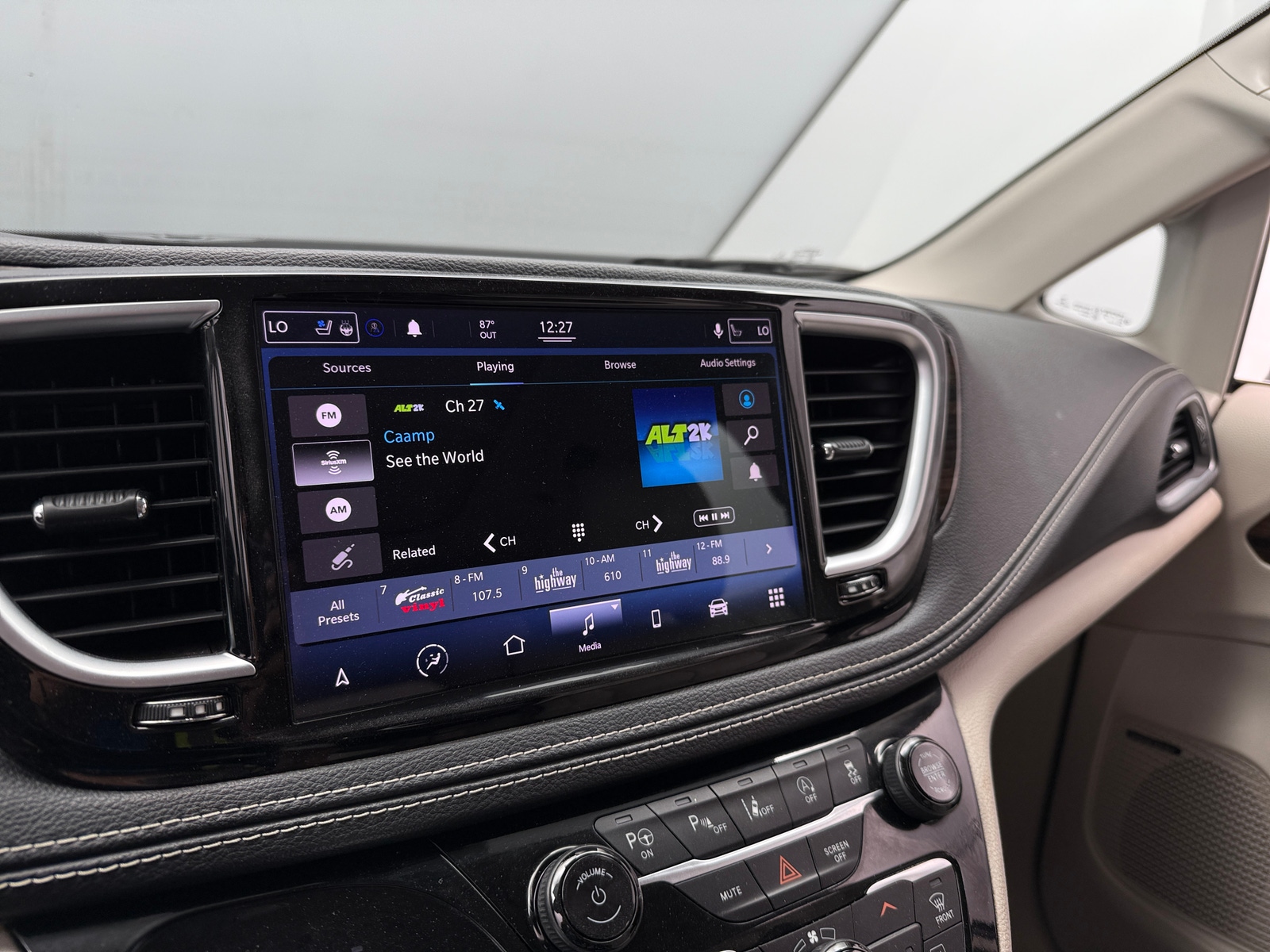 Thumbnail: 2021 Chrysler Pacifica - 3