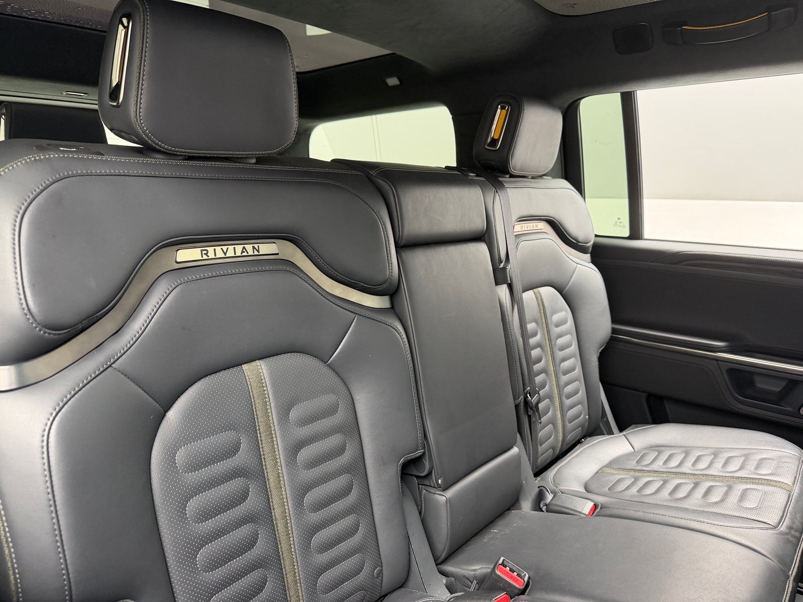 Thumbnail: 2023 Rivian R1S - 5