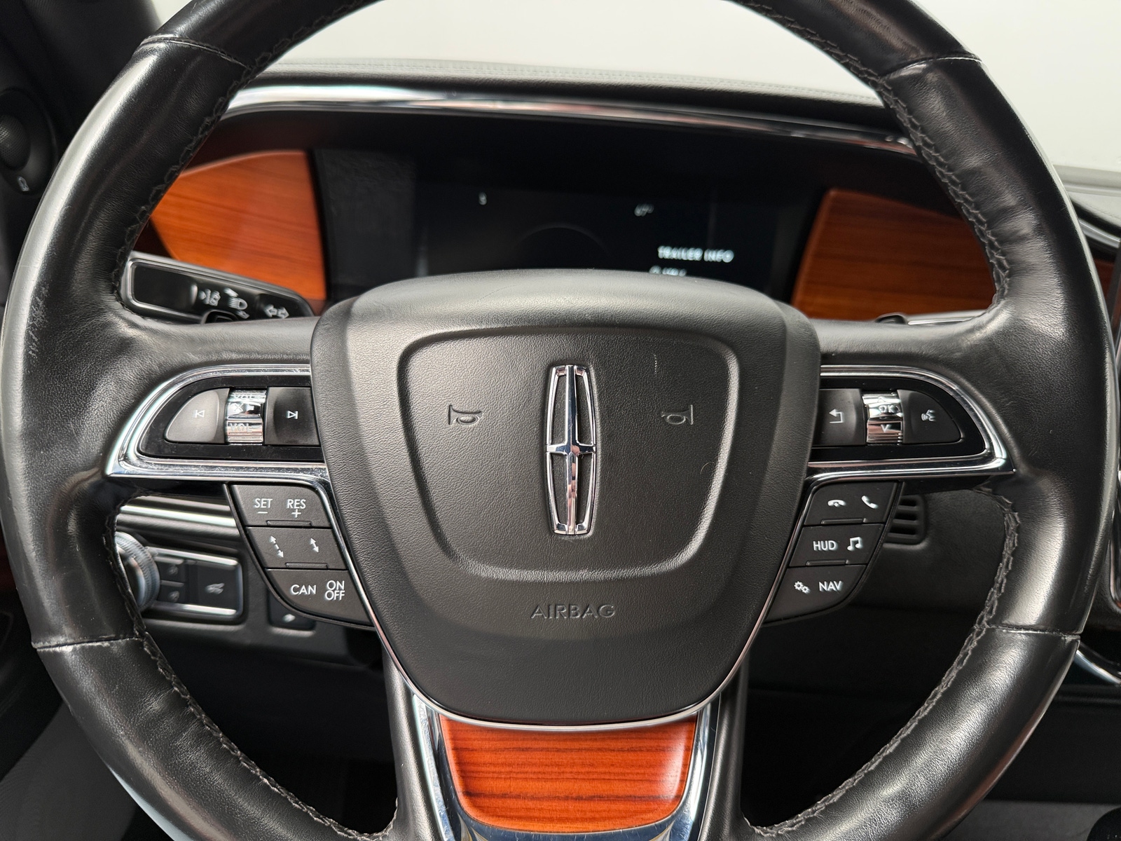 Thumbnail: 2018 Lincoln Navigator - 4
