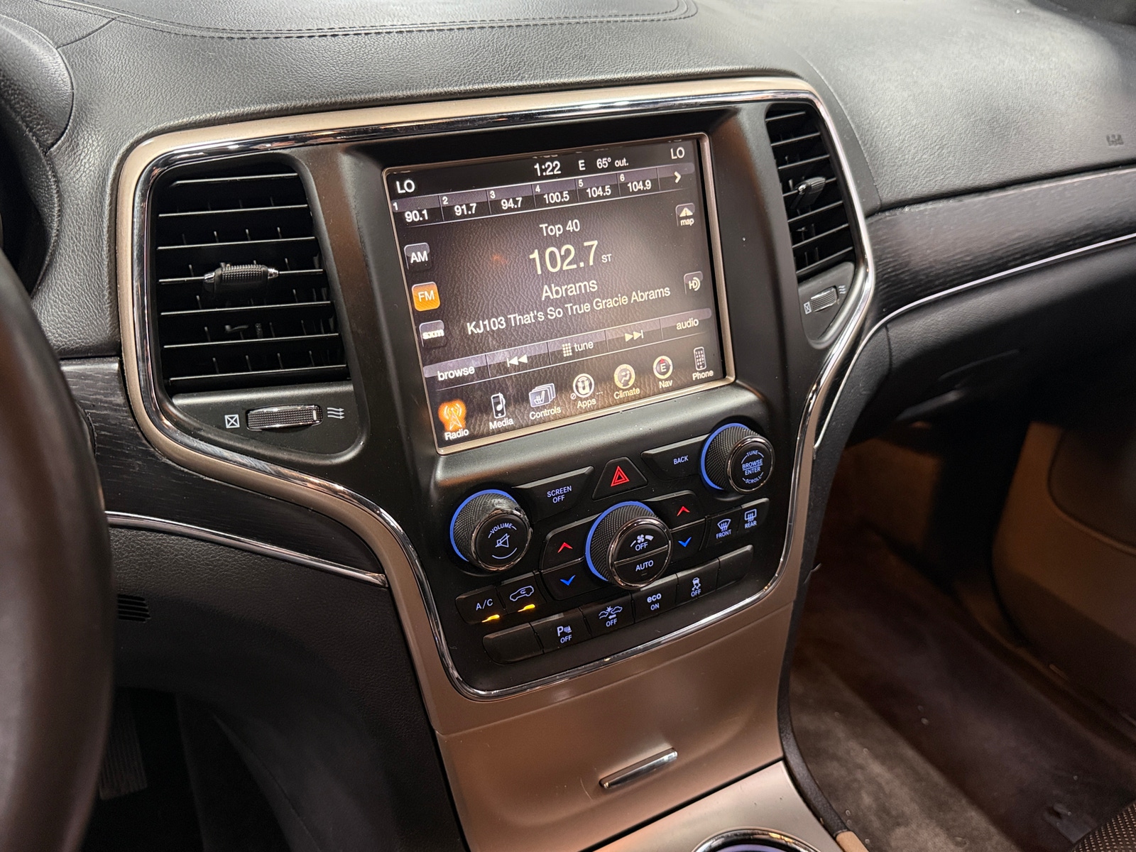 Thumbnail: 2015 Jeep Grand Cherokee - 3