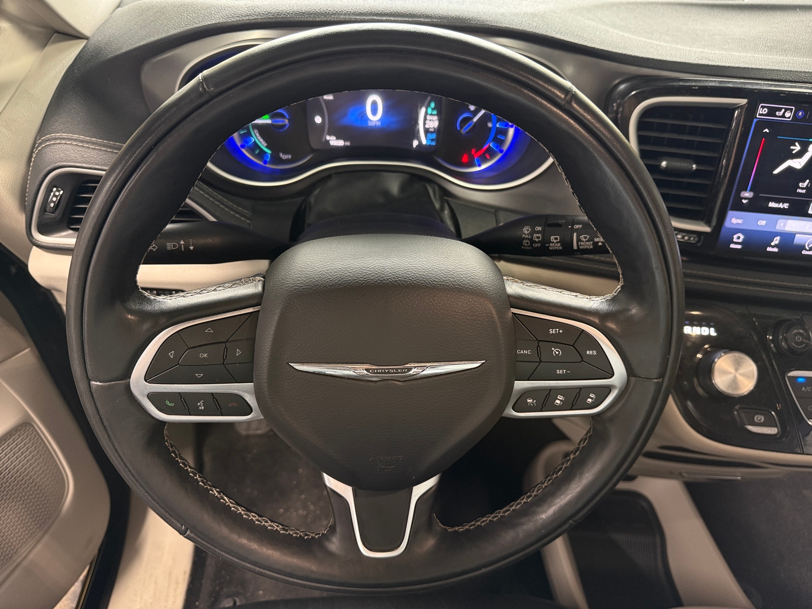 Thumbnail: 2022 Chrysler Pacifica - 4