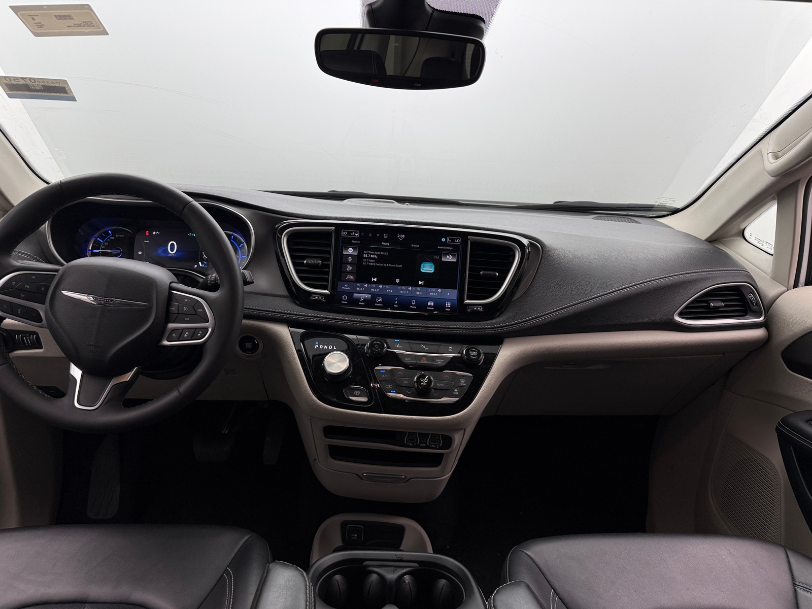 Thumbnail: 2024 Chrysler Pacifica - 3