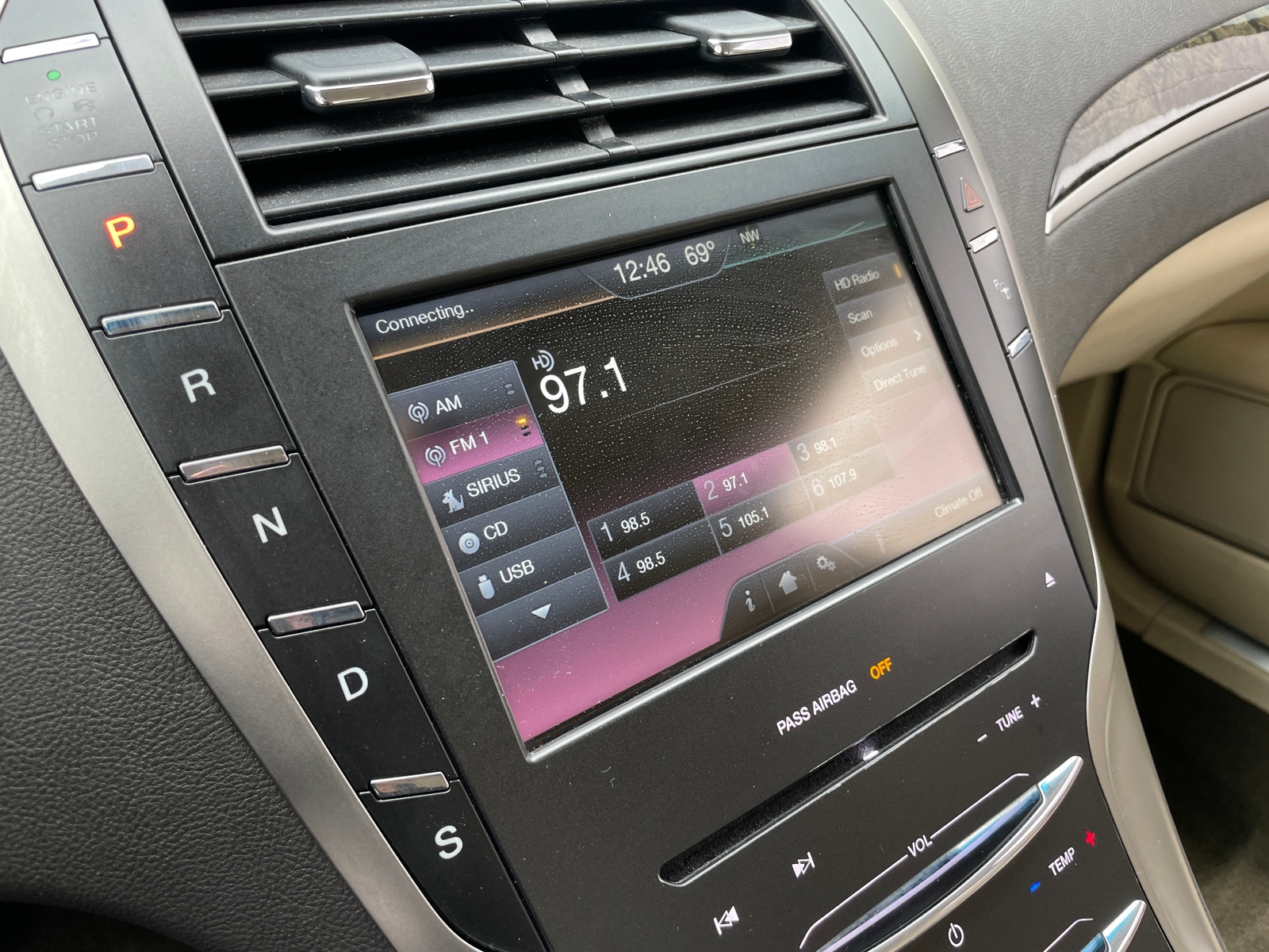 Thumbnail: 2014 Lincoln MKZ - 3