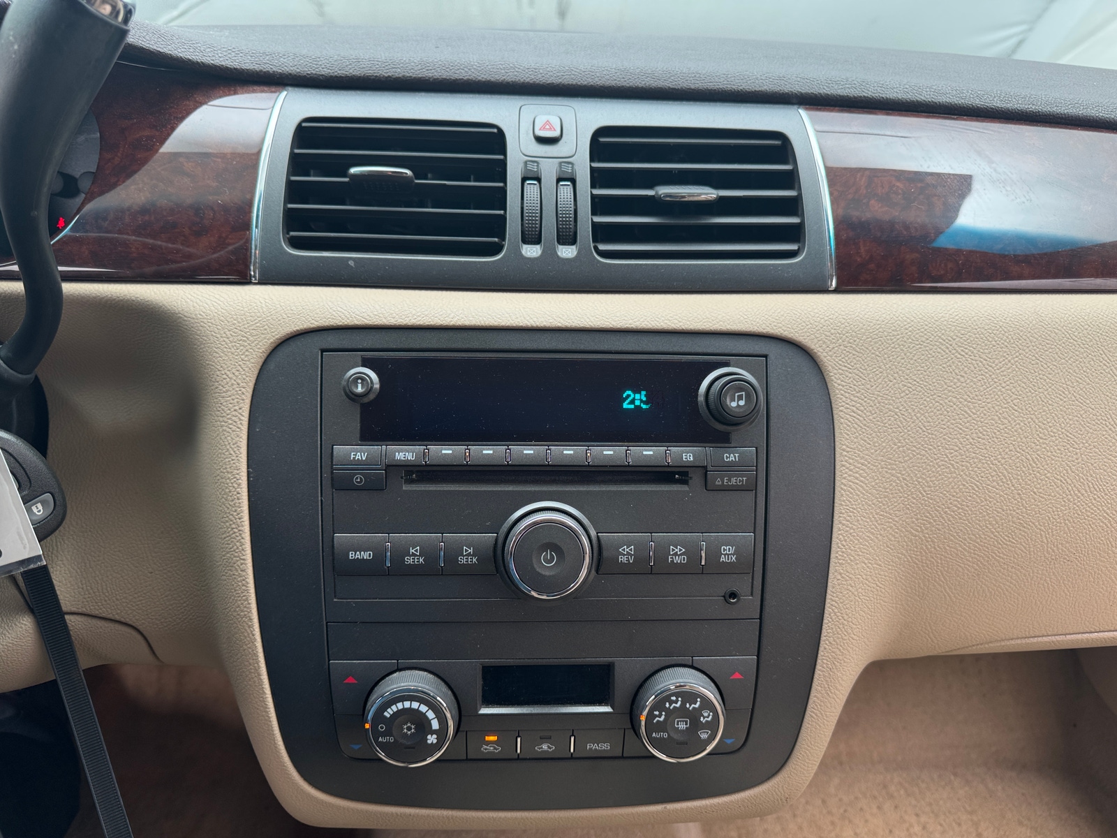 Thumbnail: 2011 Buick Lucerne - 3