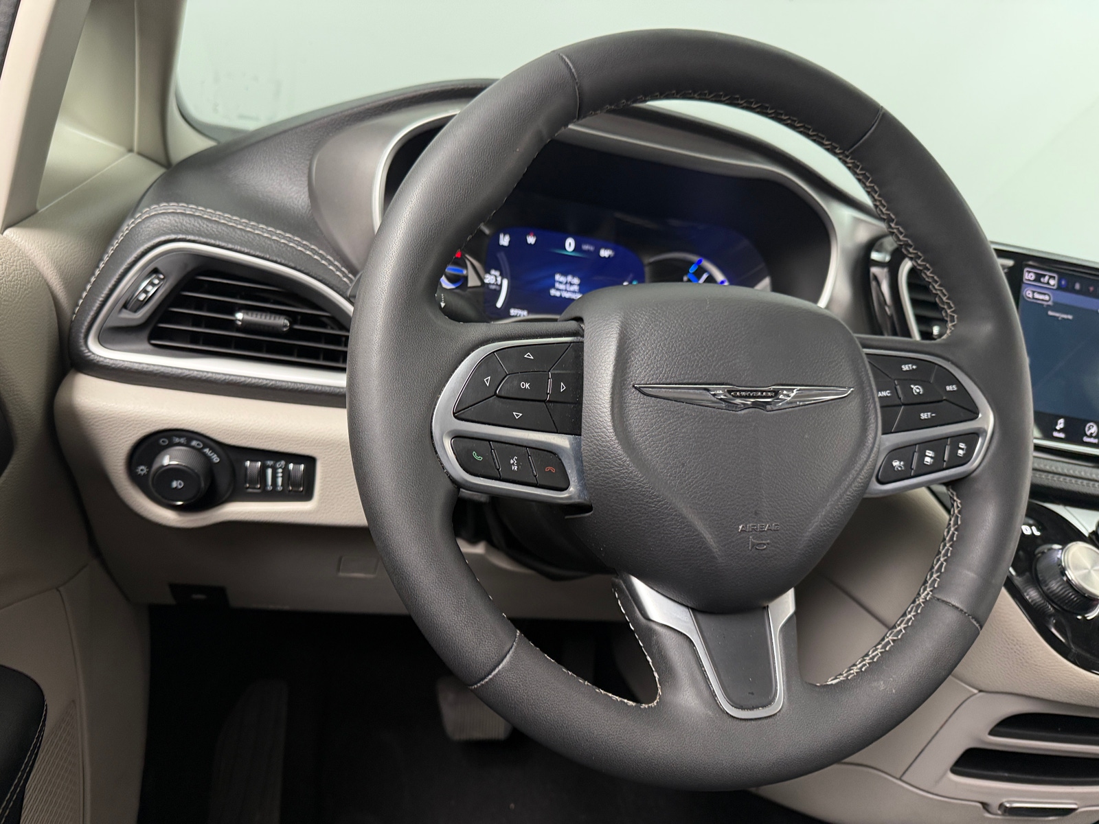 Thumbnail: 2024 Chrysler Pacifica - 4