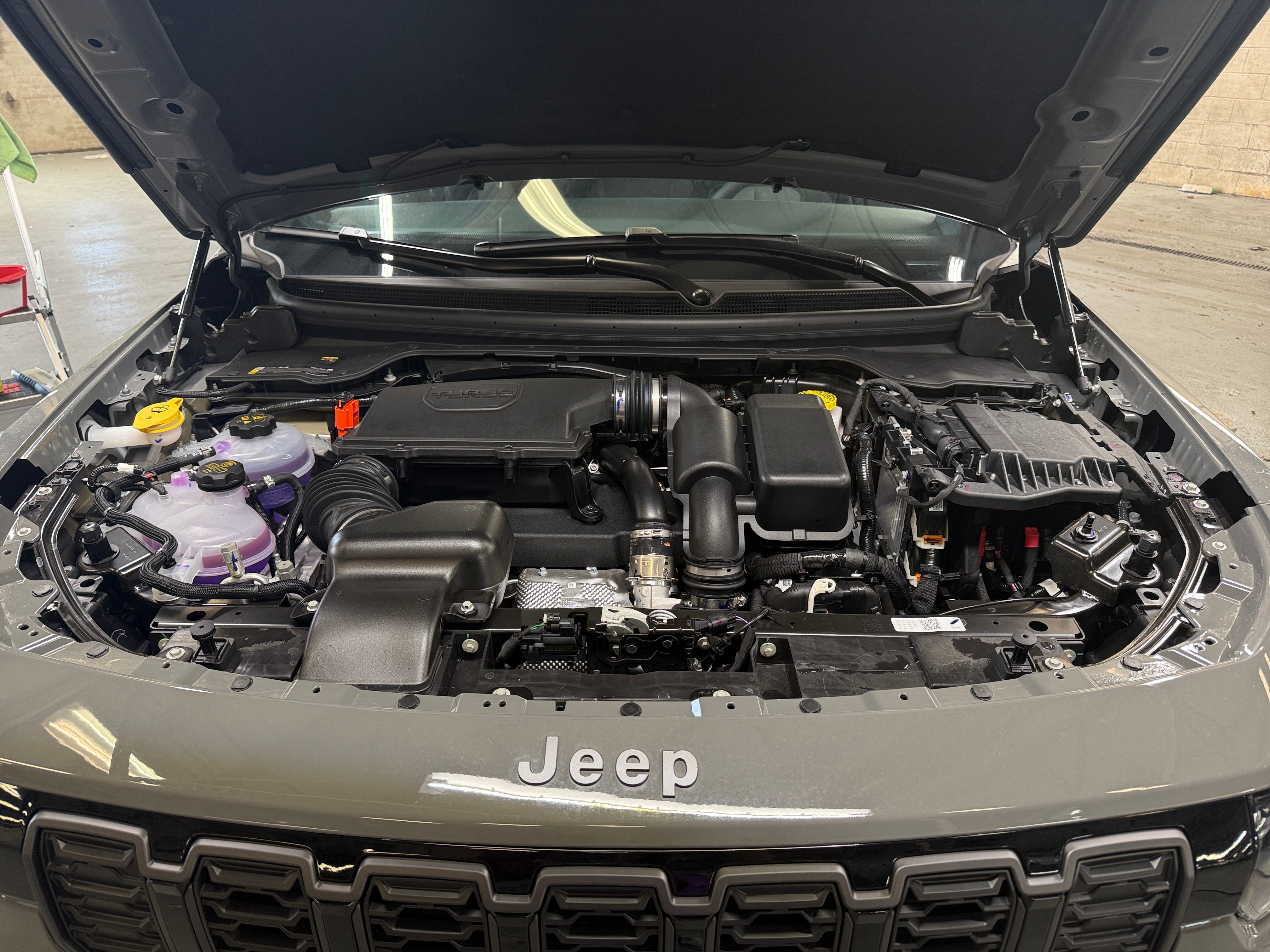 2026 Jeep Cherokee Laredo HEV 4X4's photo