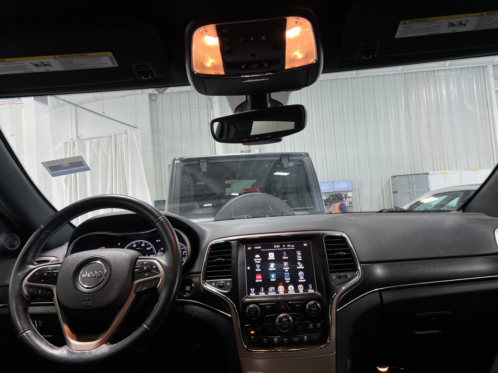 Thumbnail: 2017 Jeep Grand Cherokee - 2