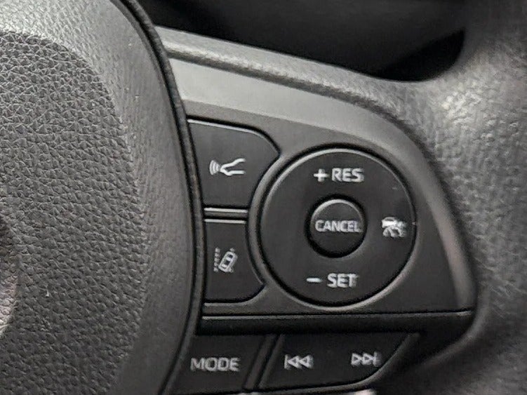 2025 Toyota RAV4 XLE - Photo 11