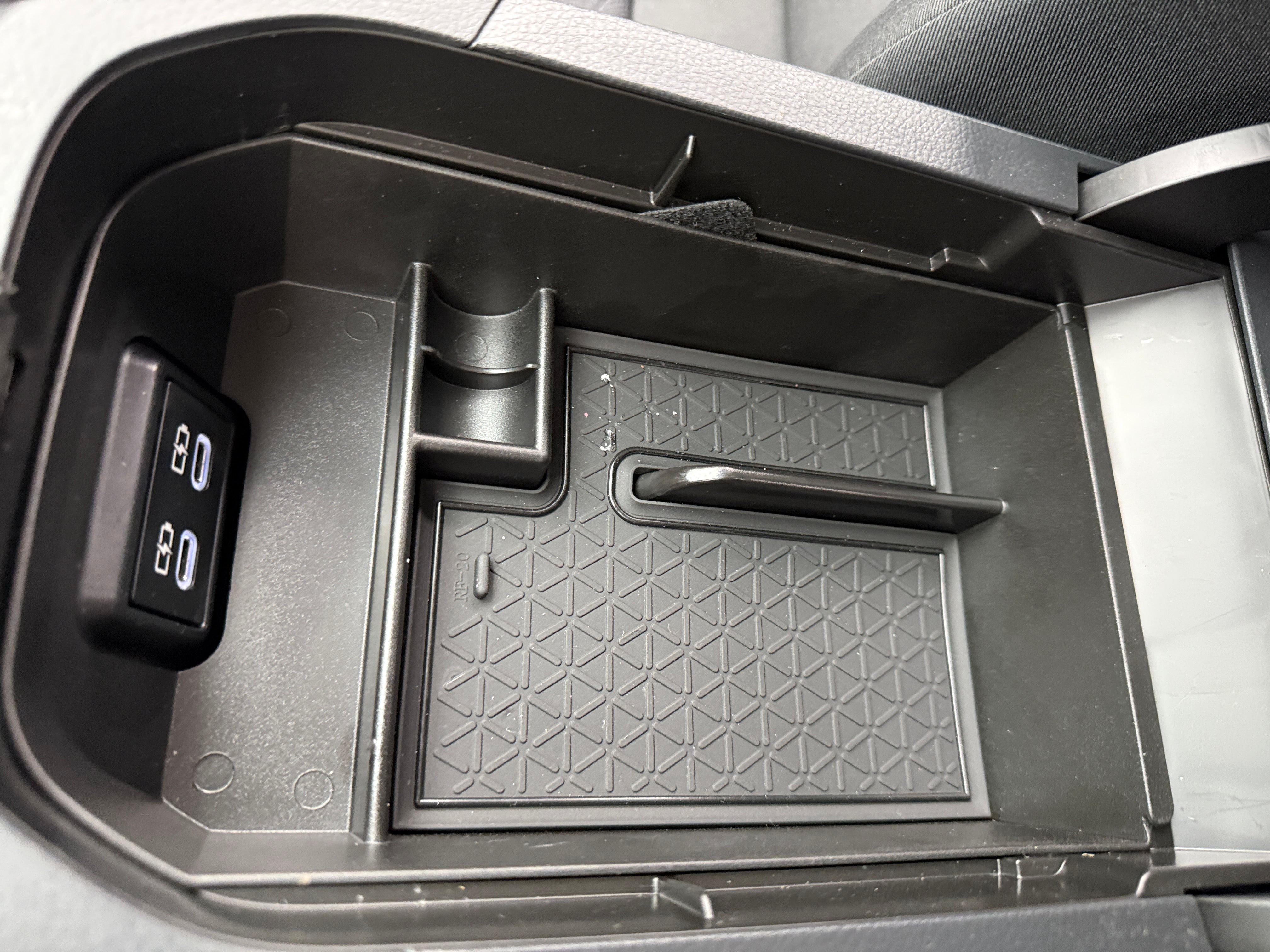 2025 Toyota RAV4 XLE - Photo 15