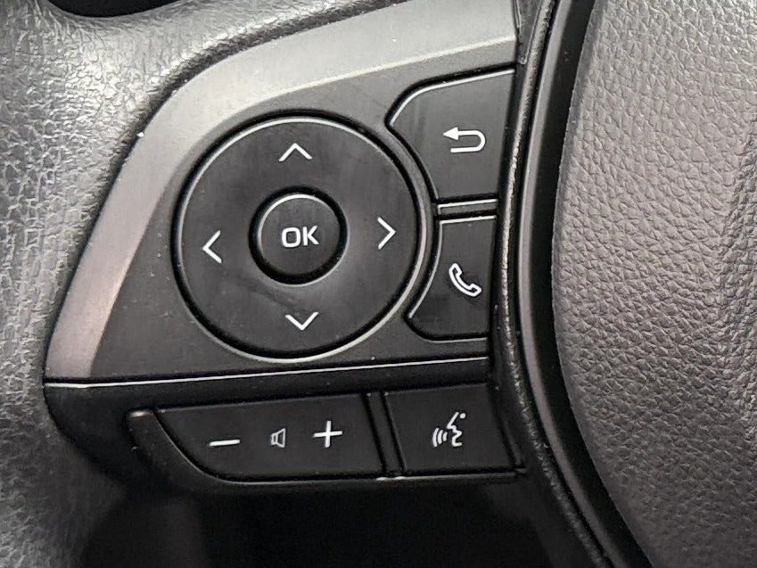 2025 Toyota RAV4 XLE - Photo 17