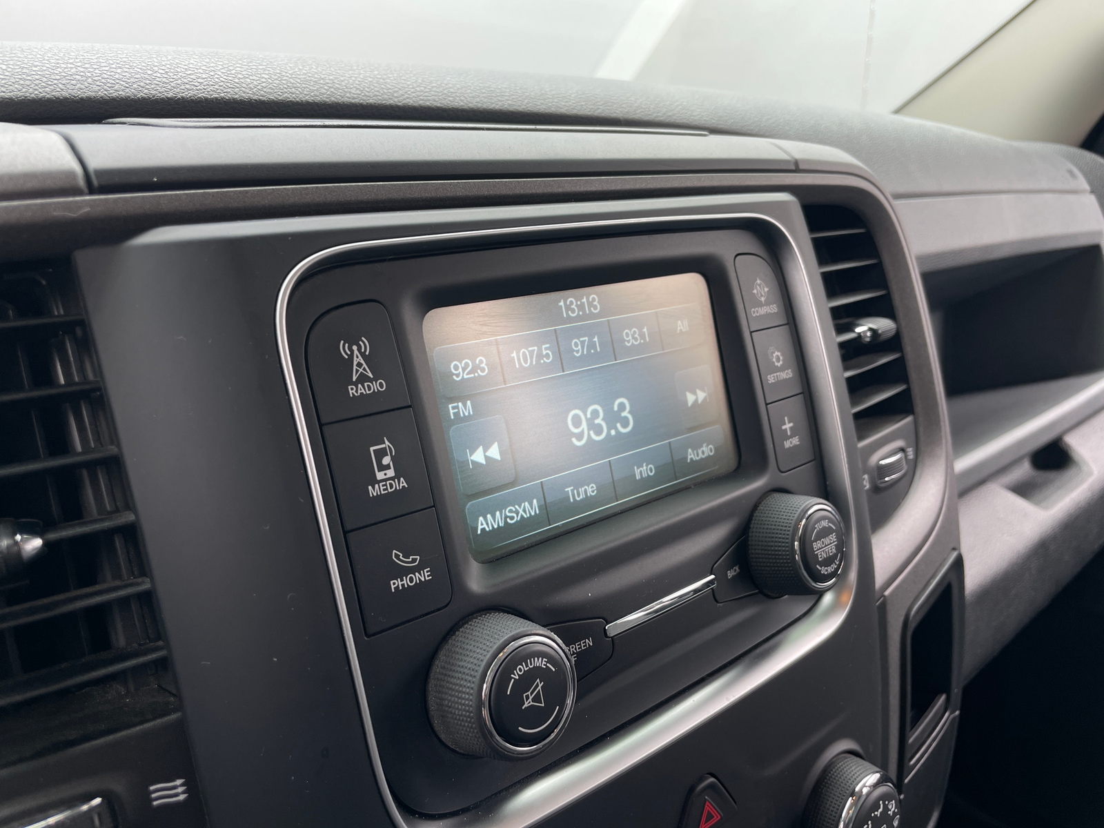 Thumbnail: 2019 RAM 1500 Classic - 4