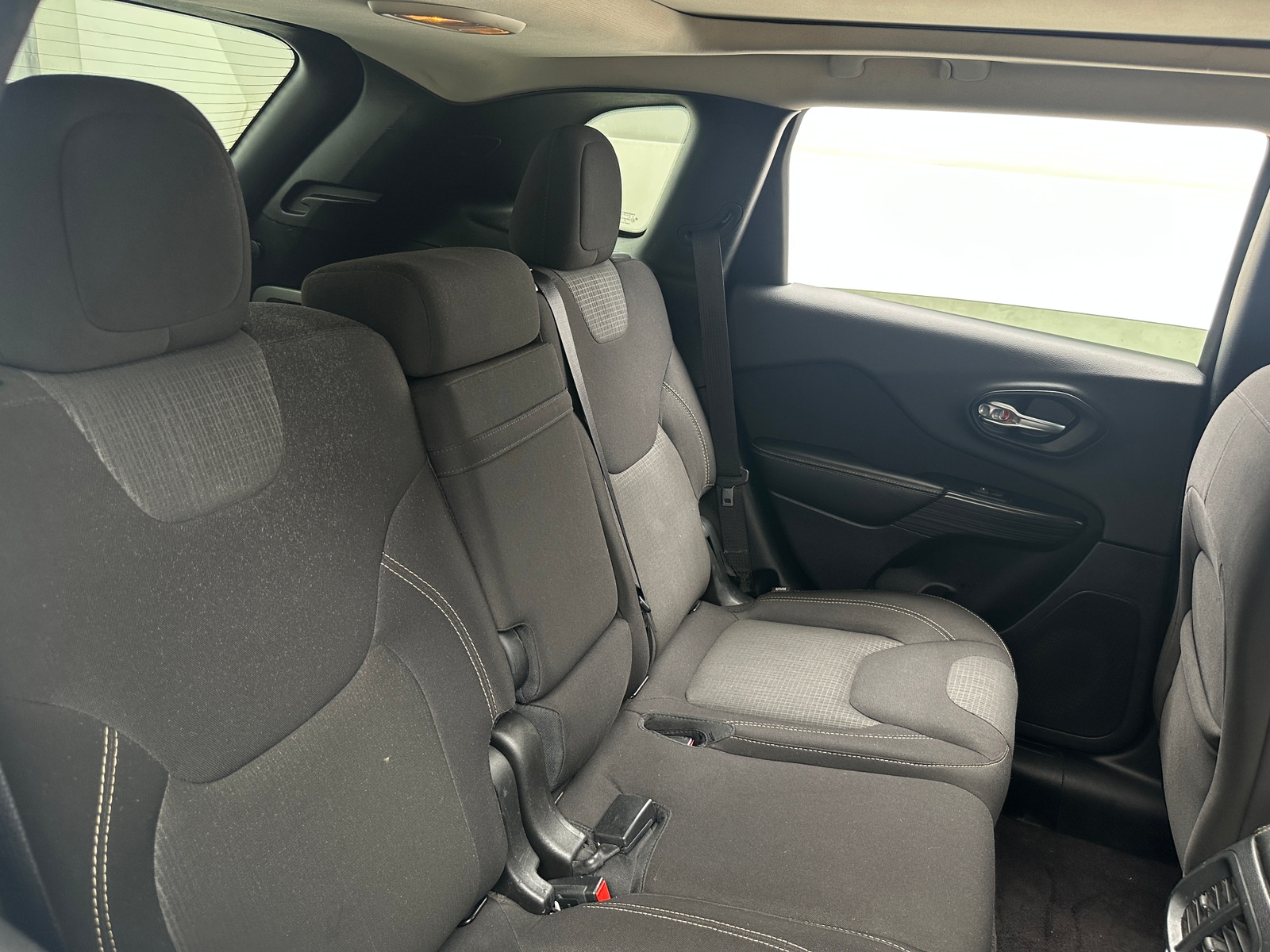 Thumbnail: 2016 Jeep Cherokee - 6