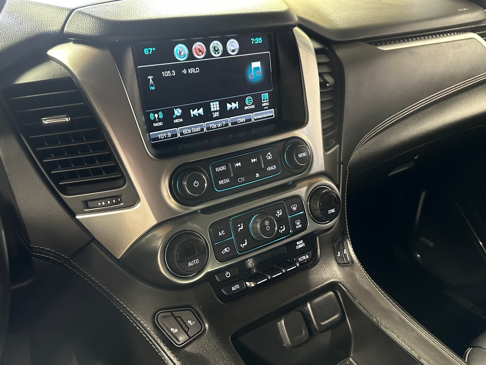 Thumbnail: 2020 Chevrolet Suburban - 3
