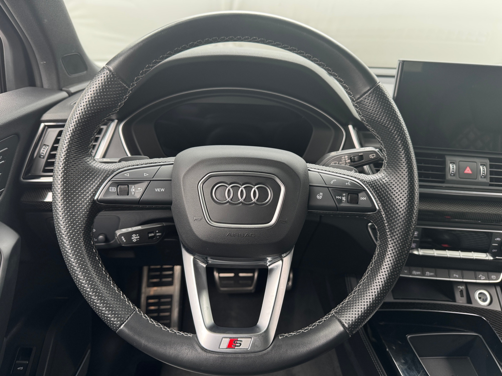 Thumbnail: 2023 Audi SQ5 - 4