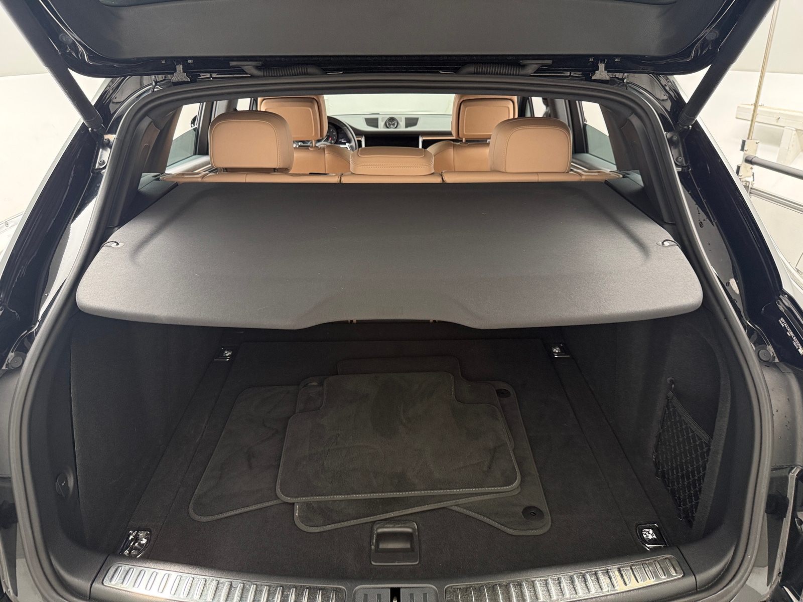Thumbnail: 2024 Porsche Macan - 6
