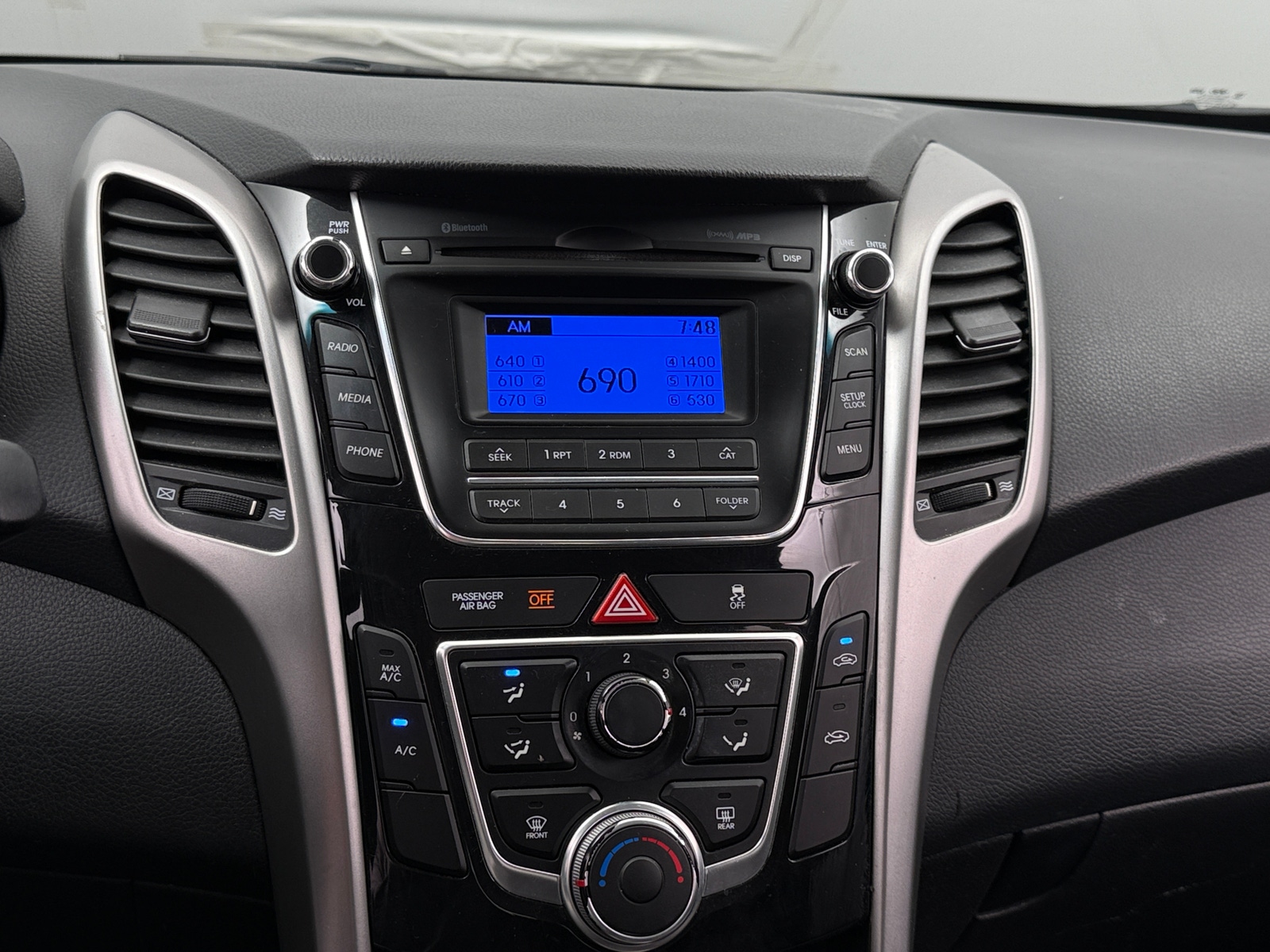 Thumbnail: 2017 Hyundai Elantra - 4