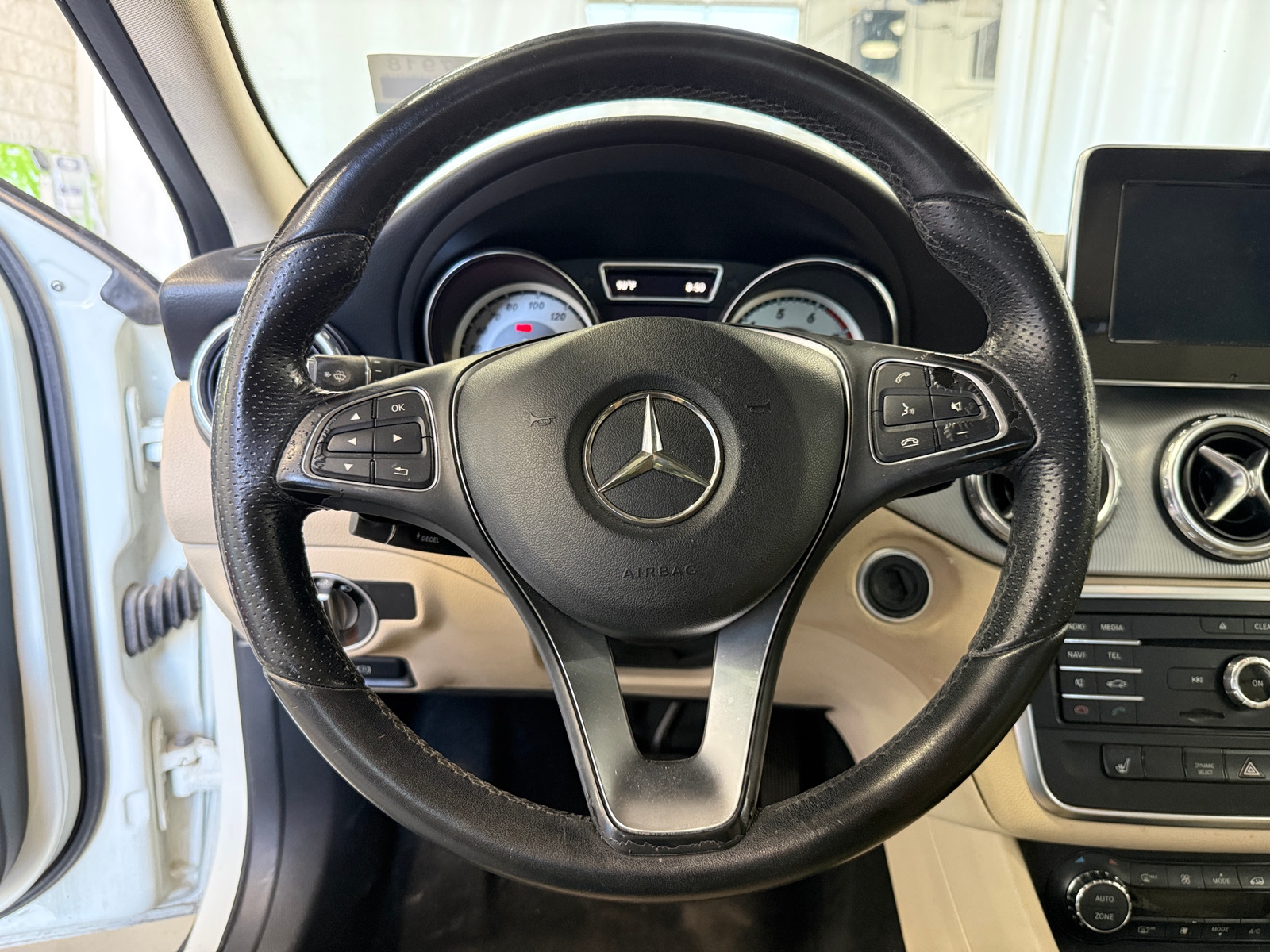 Thumbnail: 2016 Mercedes-Benz GLA - 4
