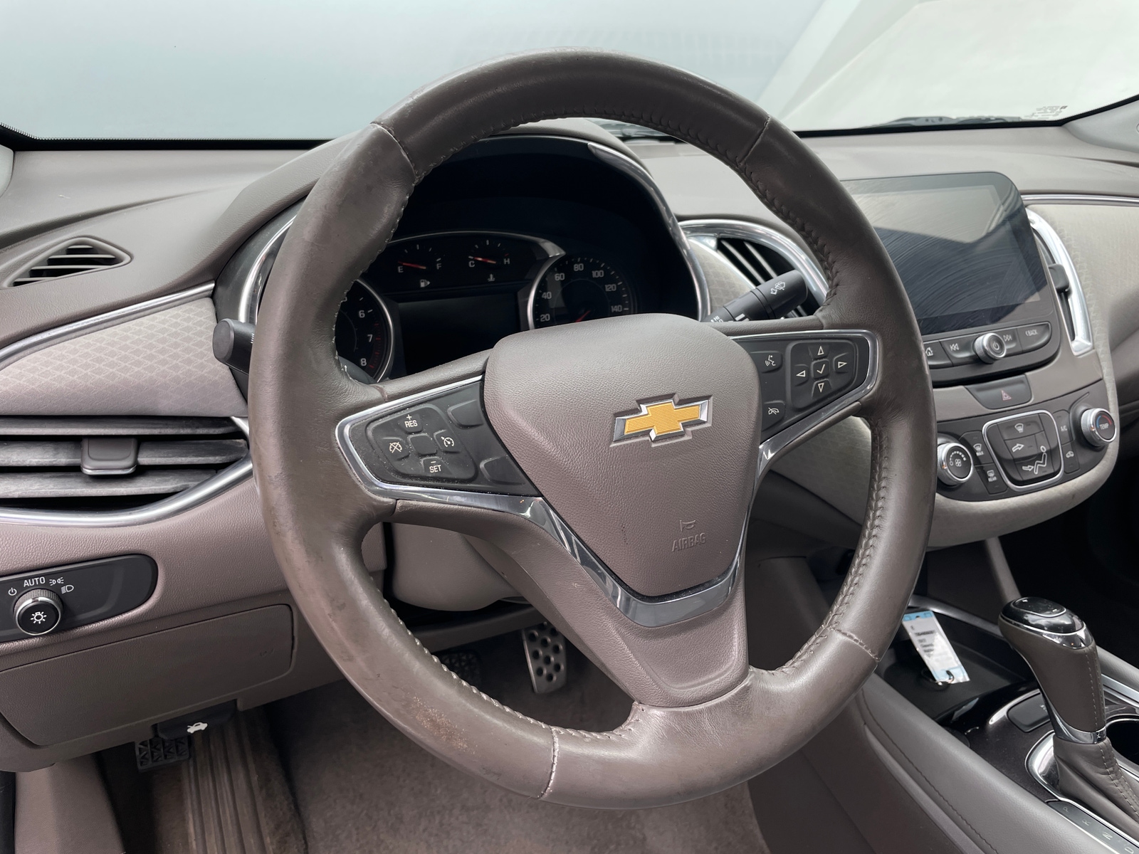 Thumbnail: 2017 Chevrolet Malibu - 5