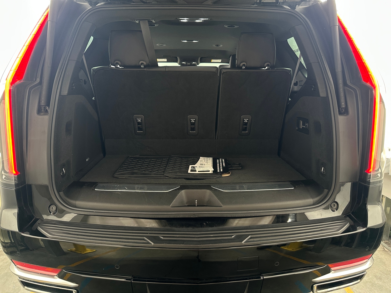 Thumbnail: 2022 Cadillac Escalade - 6