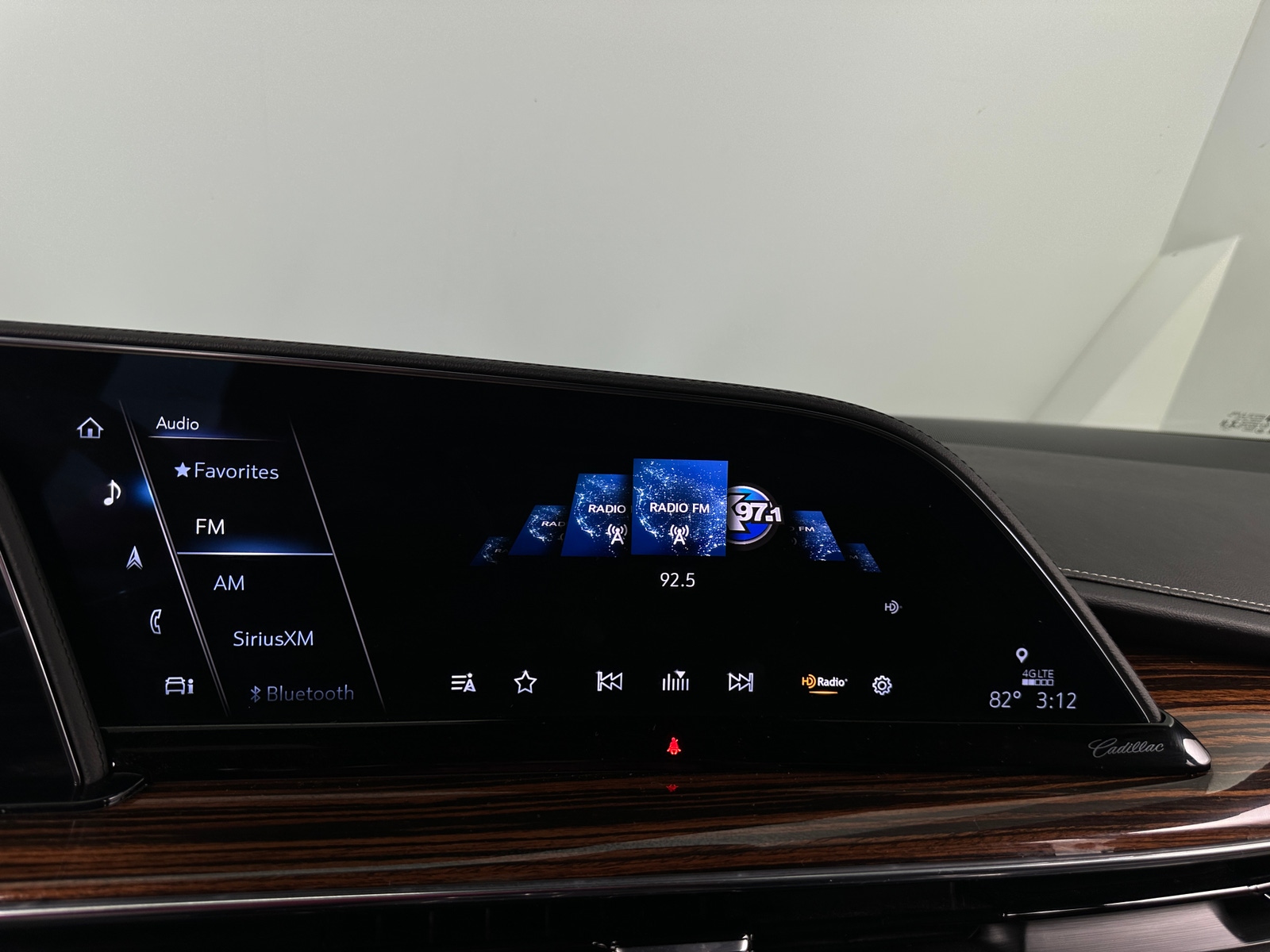 Thumbnail: 2022 Cadillac Escalade - 3