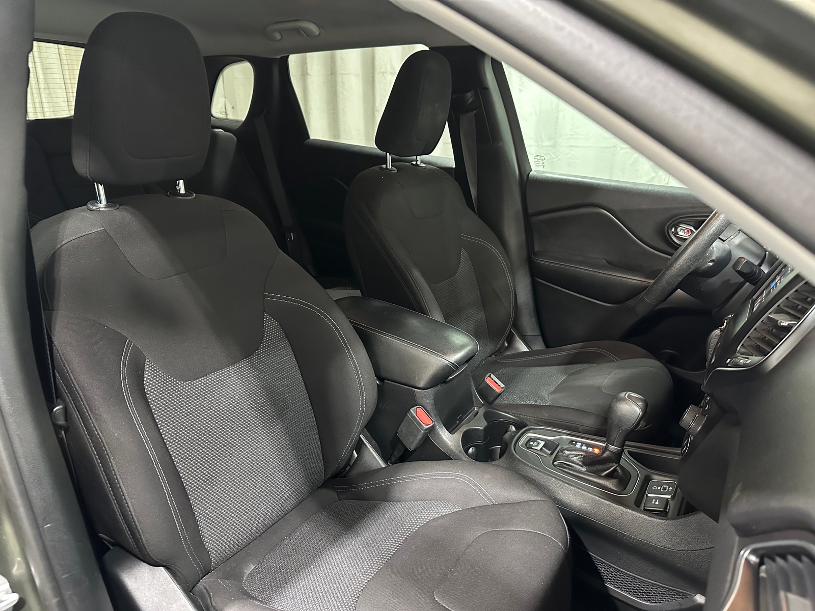 Thumbnail: 2019 Jeep Cherokee - 2