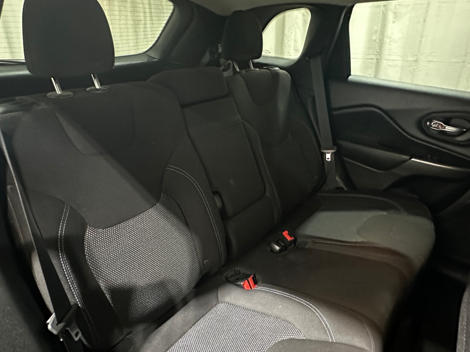 Thumbnail: 2019 Jeep Cherokee - 6