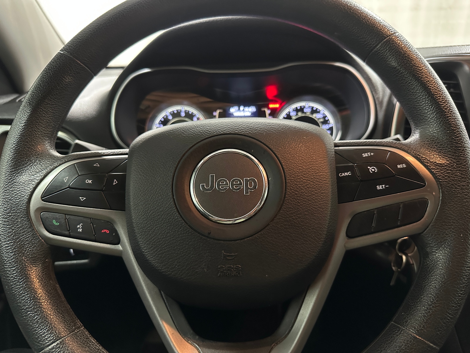 Thumbnail: 2019 Jeep Cherokee - 5