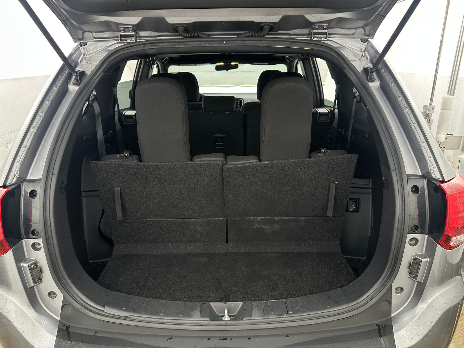 Thumbnail: 2018 Mitsubishi Outlander - 7