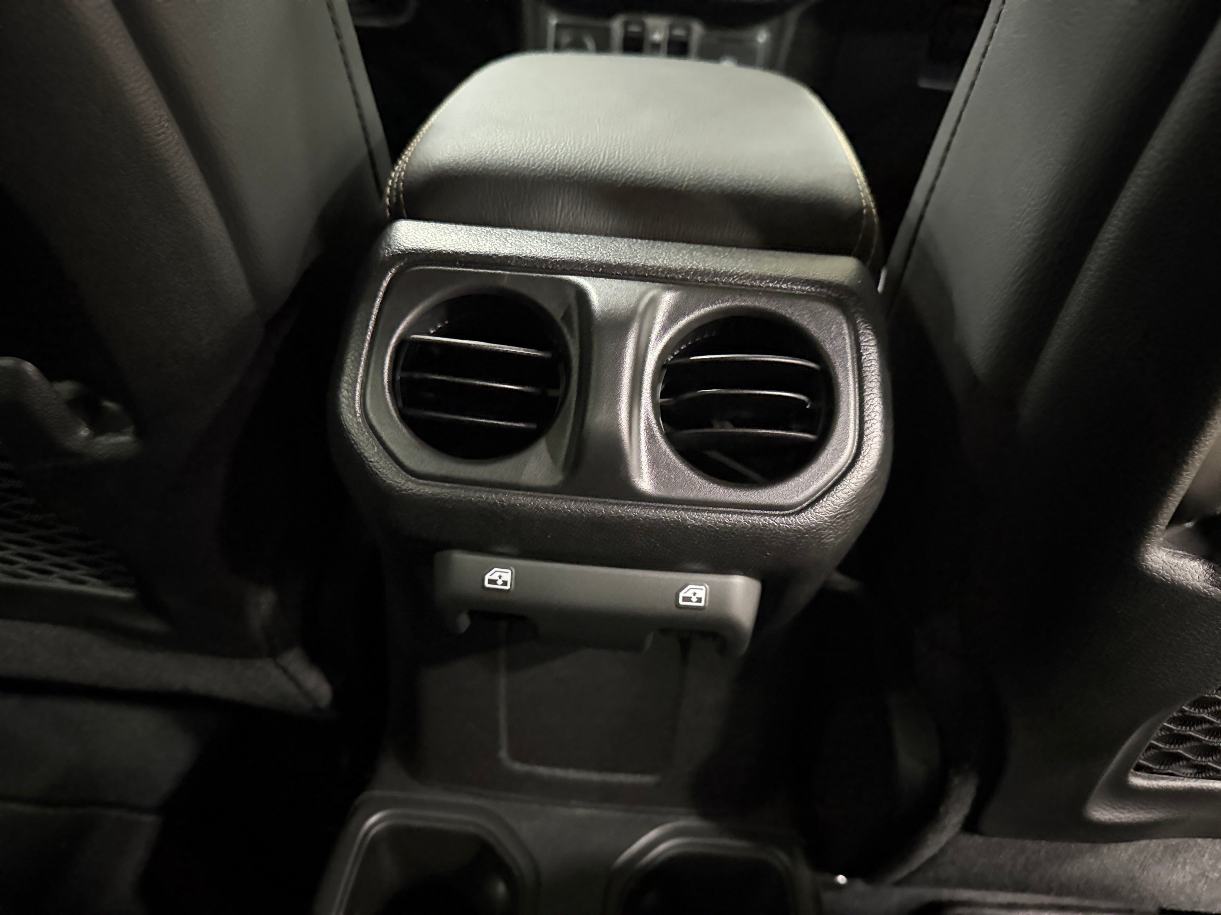 2026 Jeep Gladiator Sahara Auto's photo