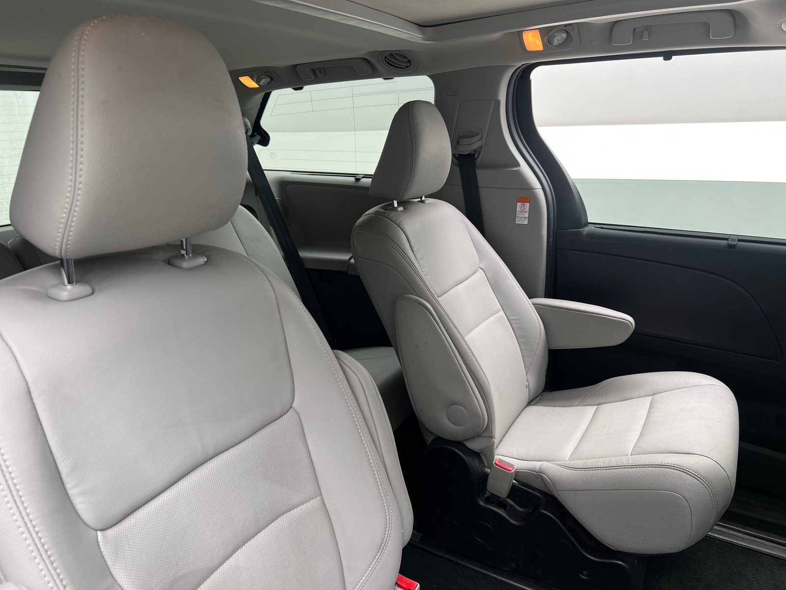 Thumbnail: 2015 Toyota Sienna - 5