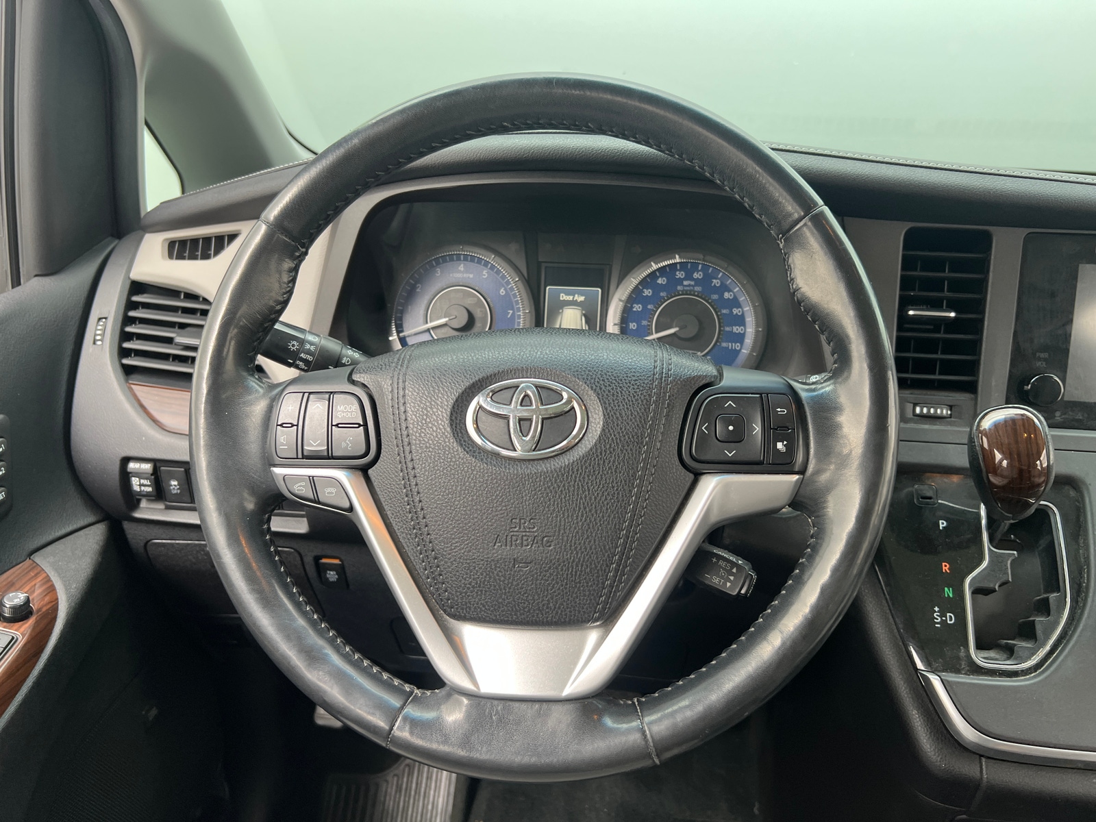 Thumbnail: 2015 Toyota Sienna - 4
