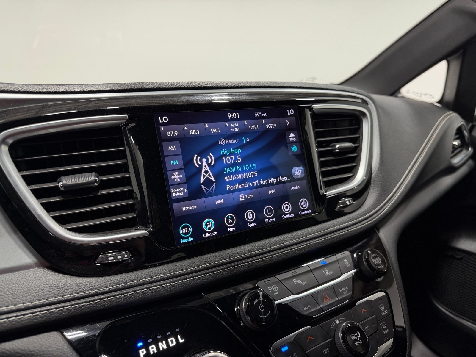 Thumbnail: 2020 Chrysler Pacifica - 3