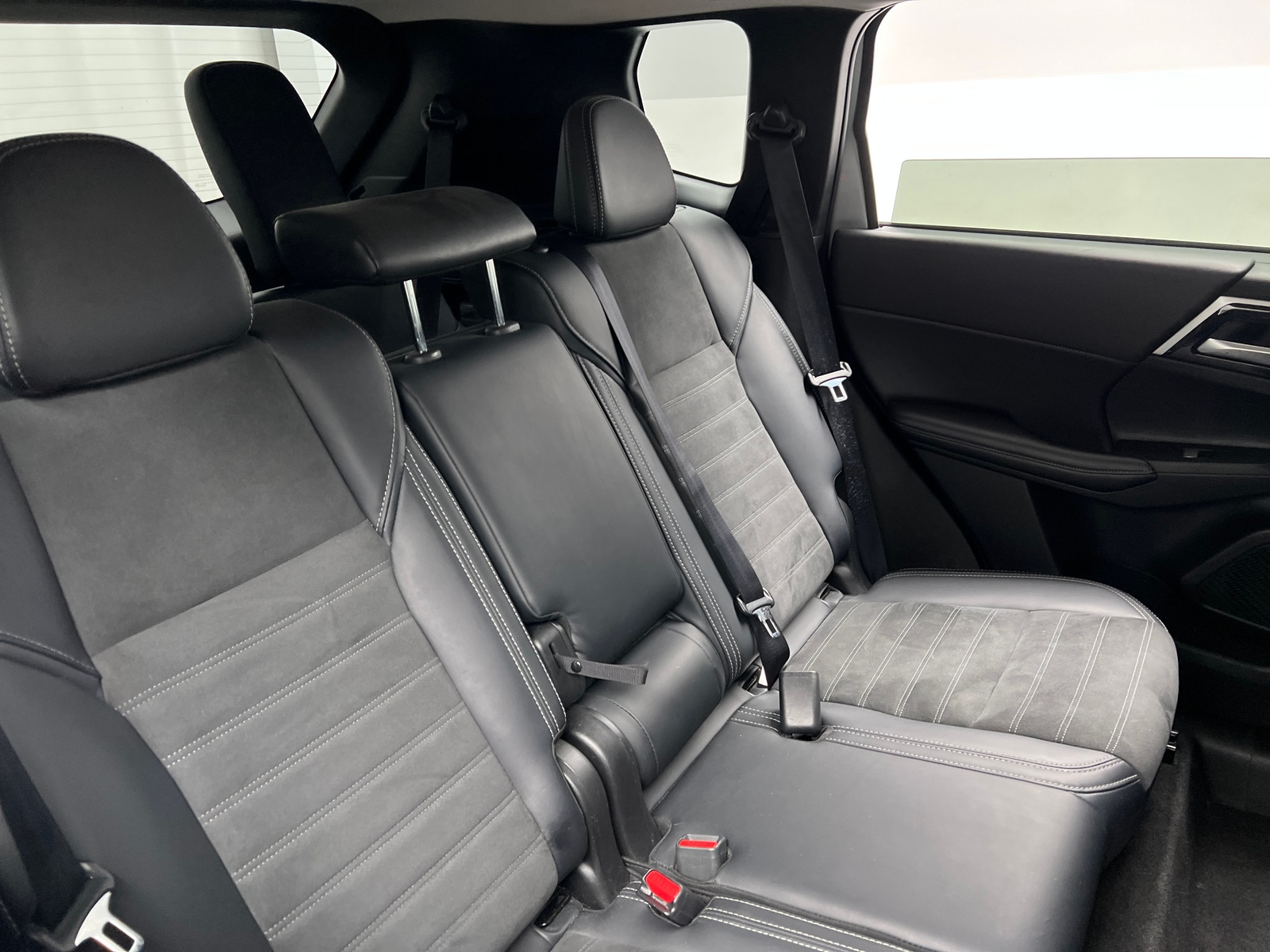 Thumbnail: 2024 Mitsubishi Outlander - 5