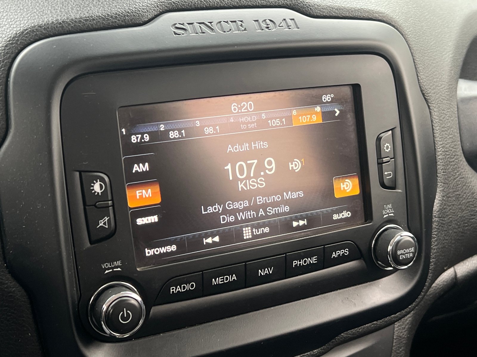 Thumbnail: 2017 Jeep Renegade - 4