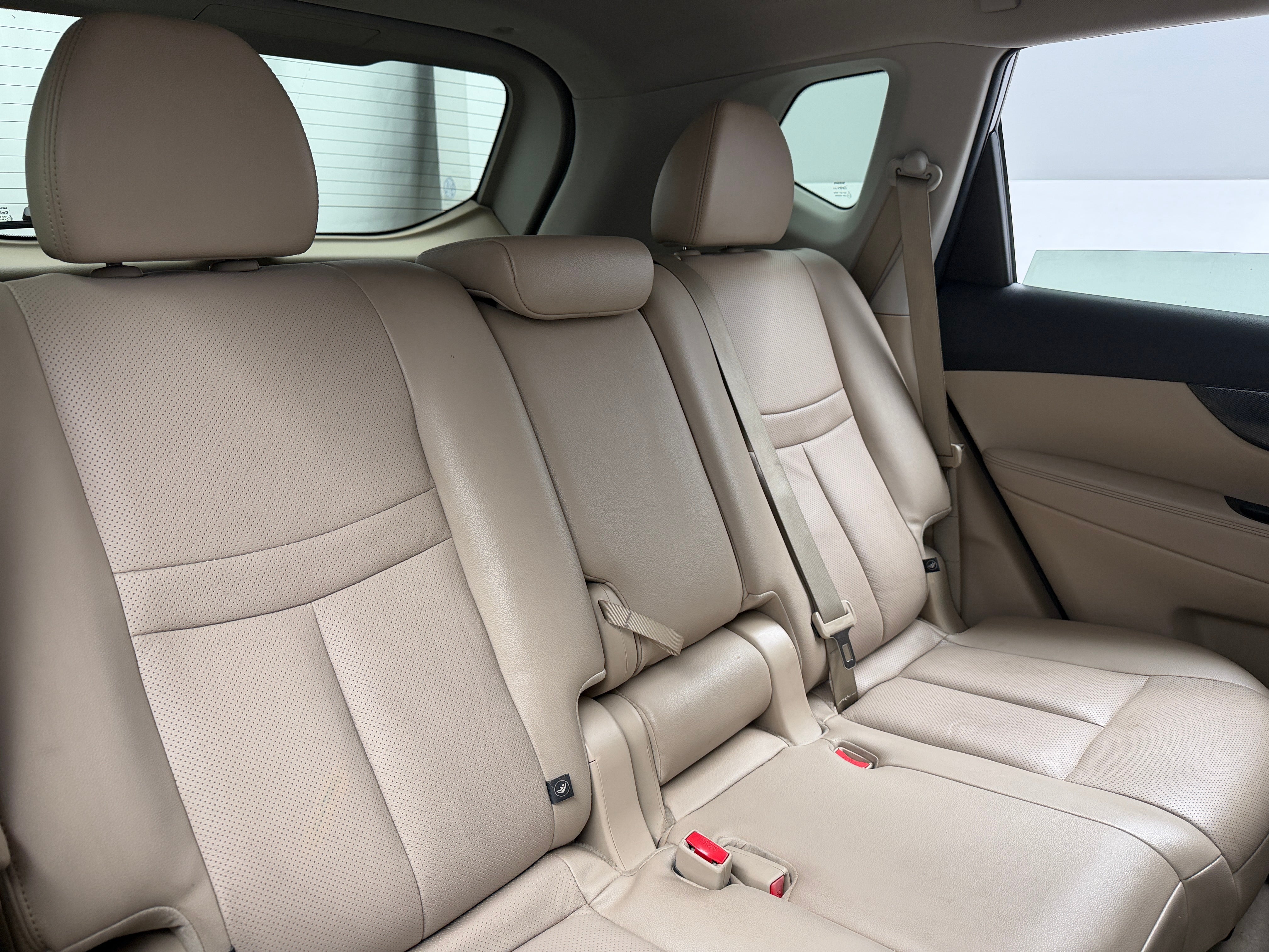 Used 2015 Nissan Rogue SL with VIN 5N1AT2MV5FC912011 for sale in Pewaukee, WI