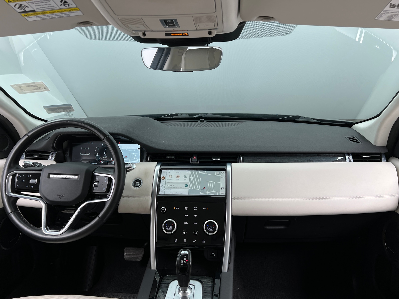 Thumbnail: 2022 Land Rover Discovery Sport - 2