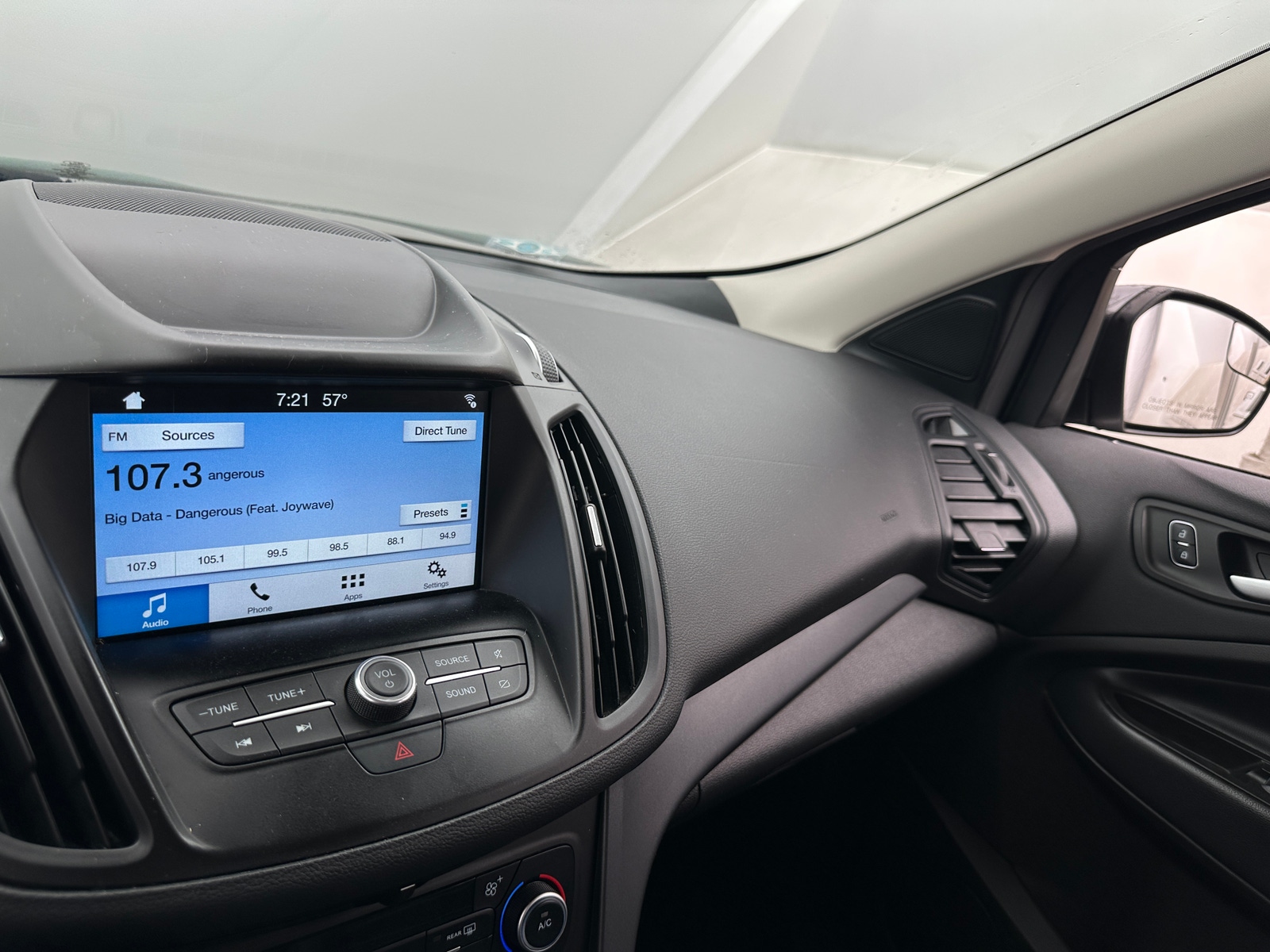 Thumbnail: 2019 Ford Escape - 3