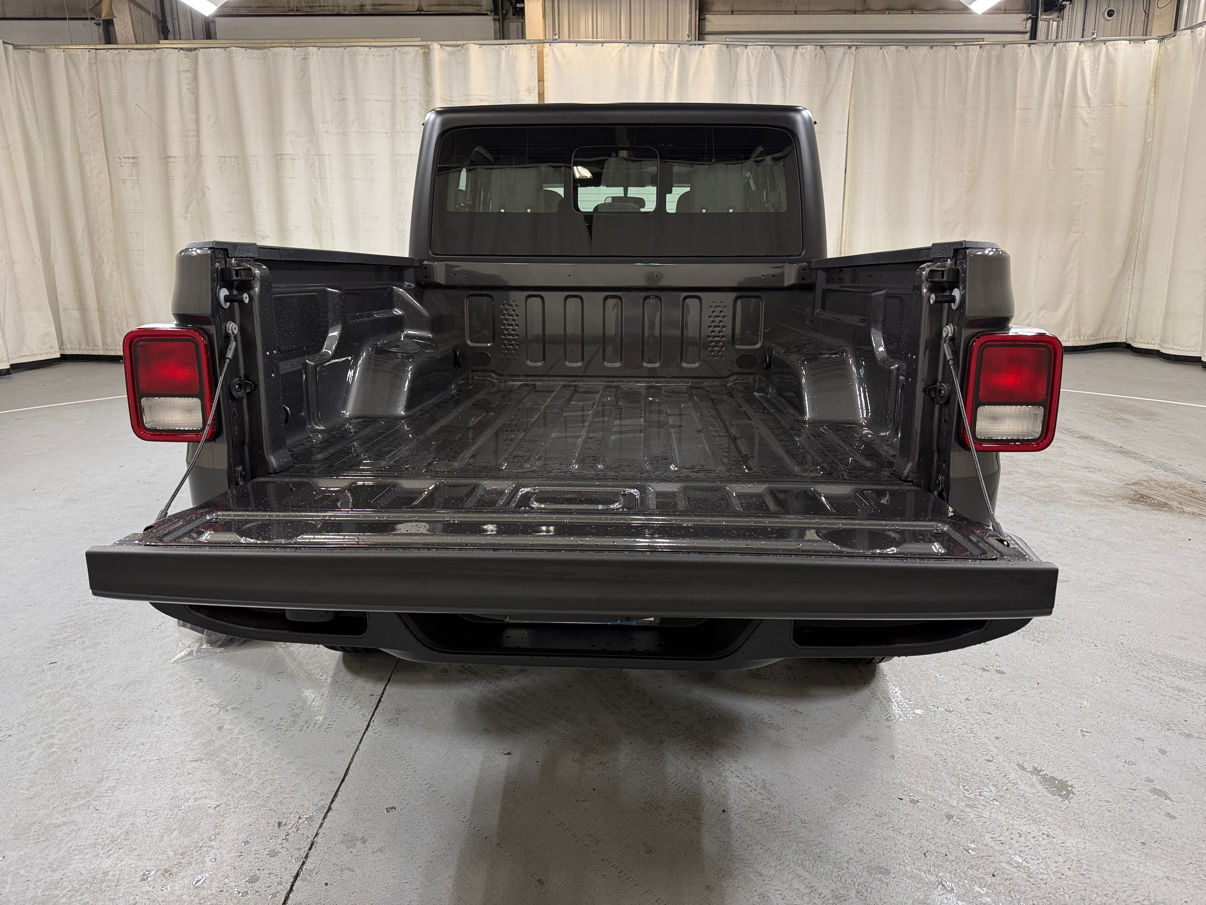 2026 Jeep Gladiator Sport Auto's photo