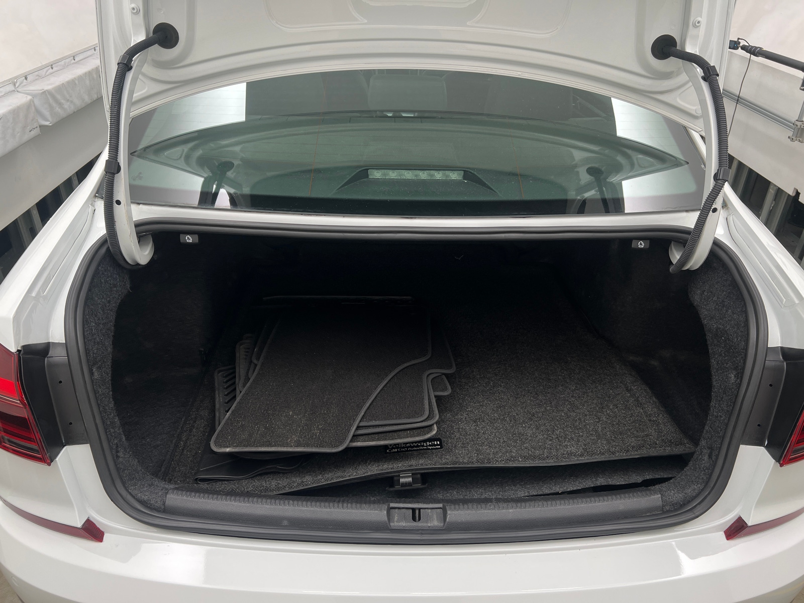 Thumbnail: 2018 Volkswagen Passat - 6