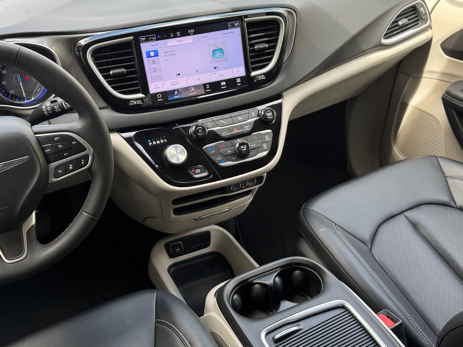 Thumbnail: 2024 Chrysler Pacifica - 3