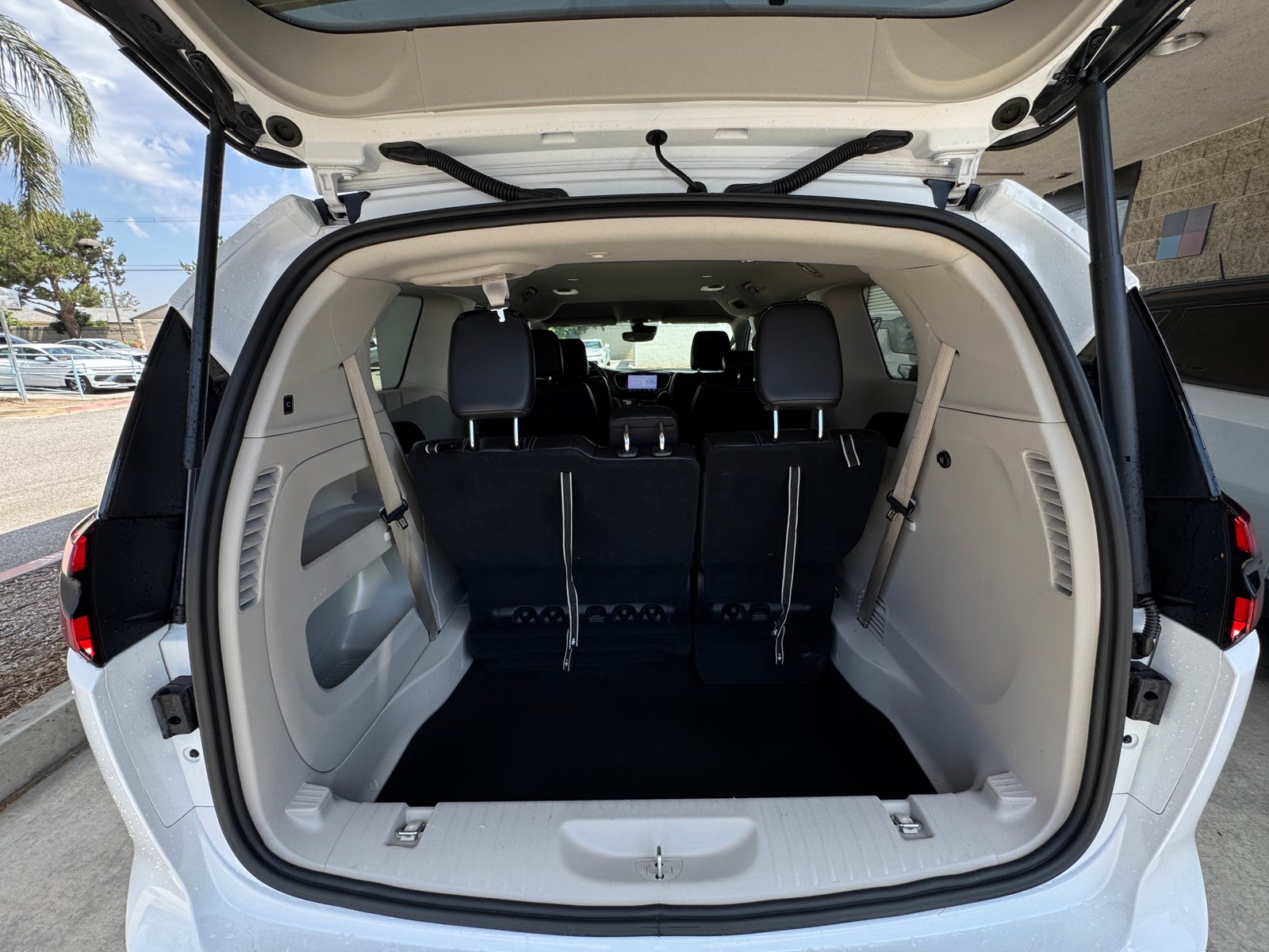 Thumbnail: 2024 Chrysler Pacifica - 6