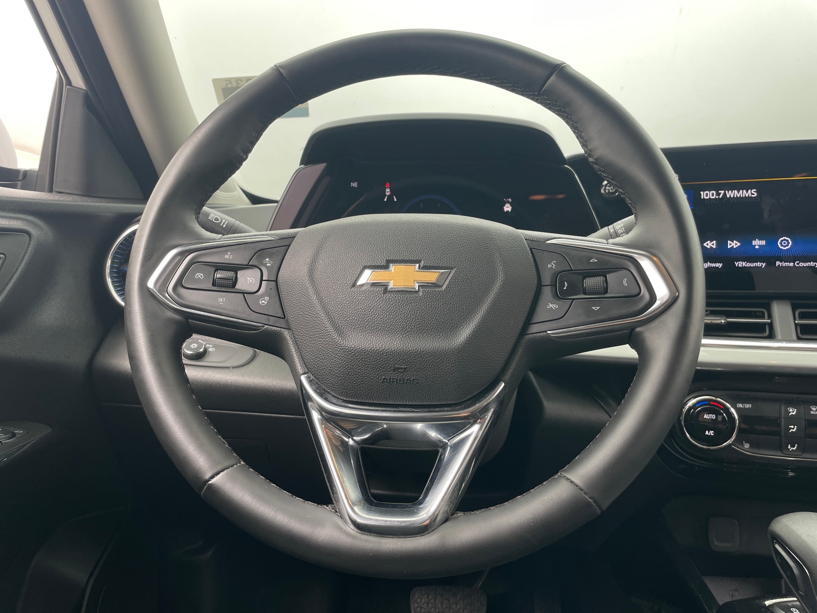 Thumbnail: 2025 Chevrolet Trax - 5