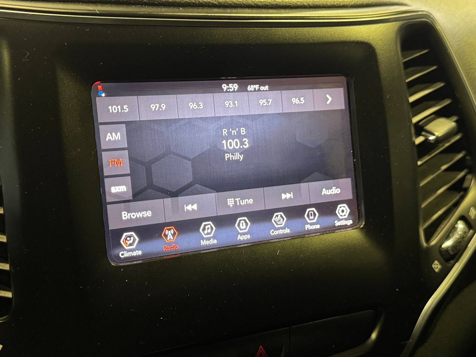 Thumbnail: 2019 Jeep Cherokee - 4