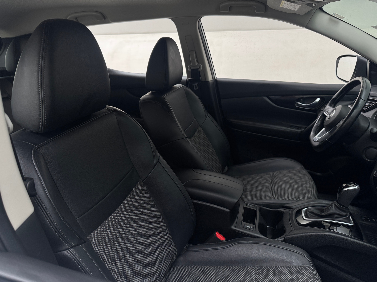 Thumbnail: 2022 Nissan Rogue Sport - 2