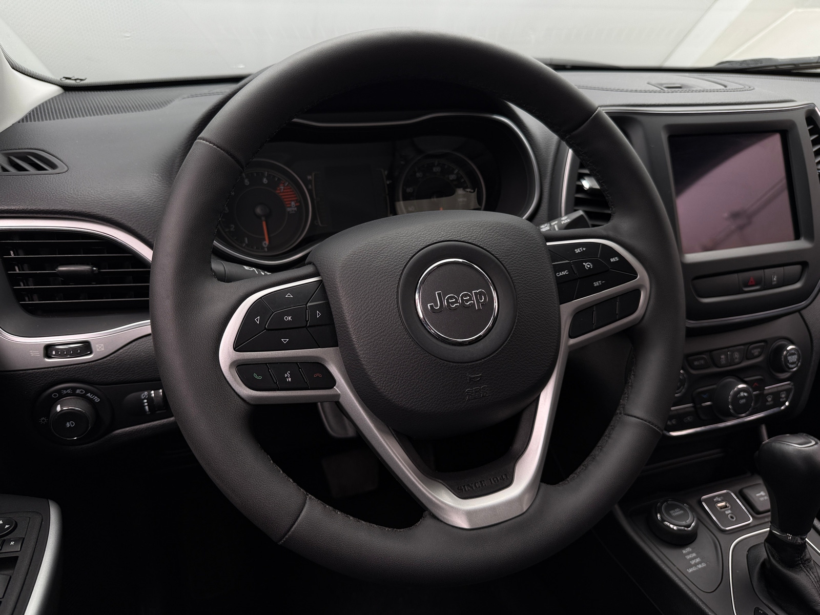 Thumbnail: 2022 Jeep Cherokee - 5