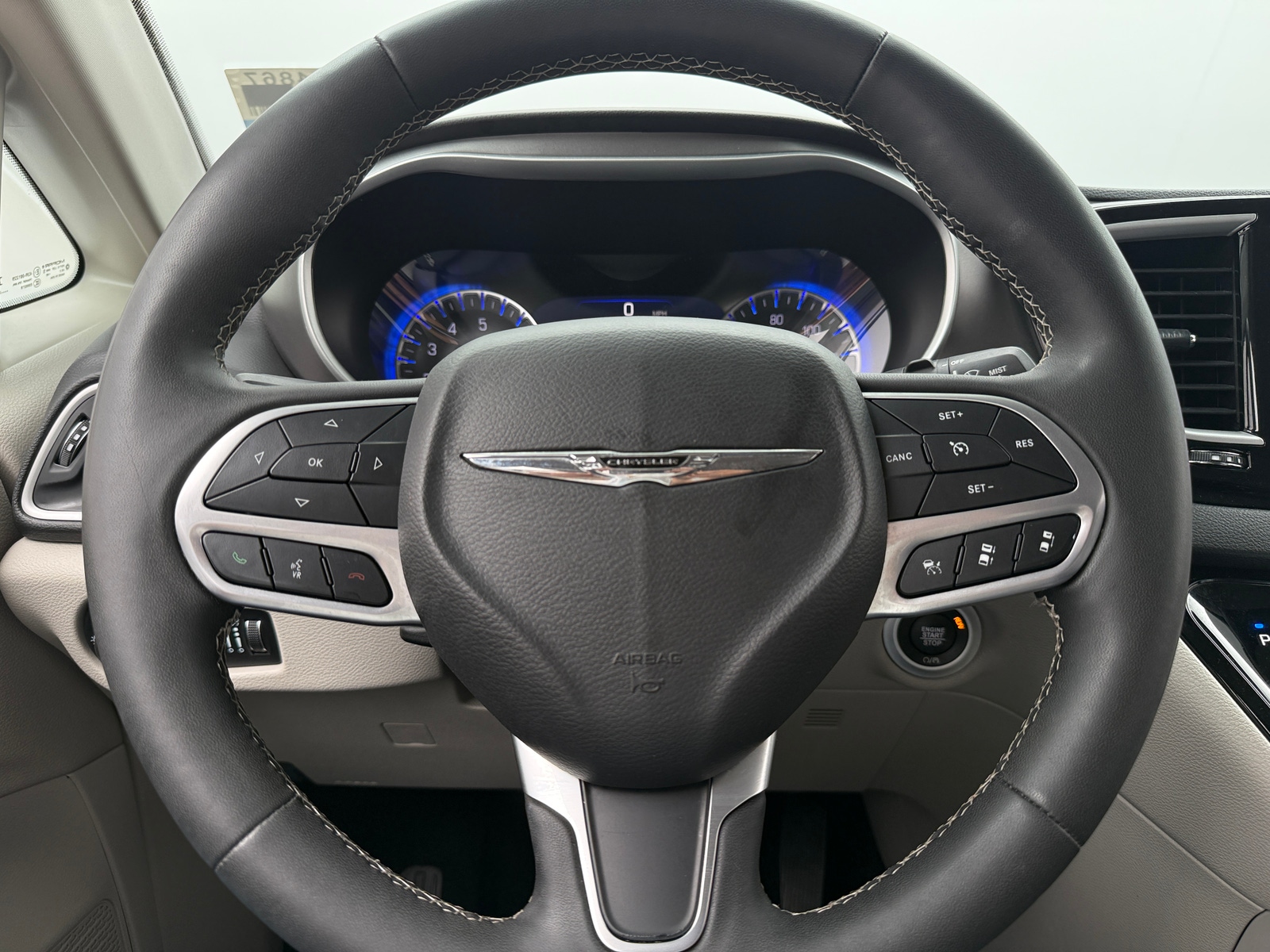 Thumbnail: 2024 Chrysler Pacifica - 4