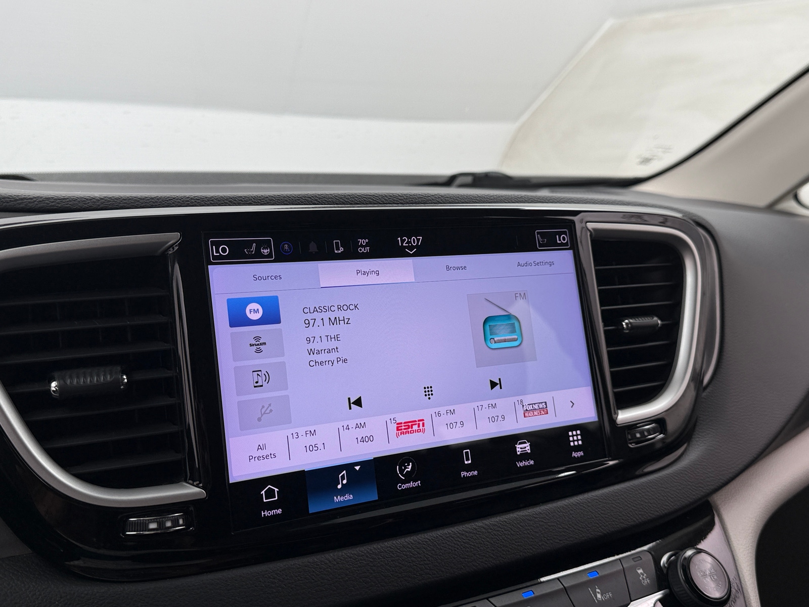 Thumbnail: 2024 Chrysler Pacifica - 3
